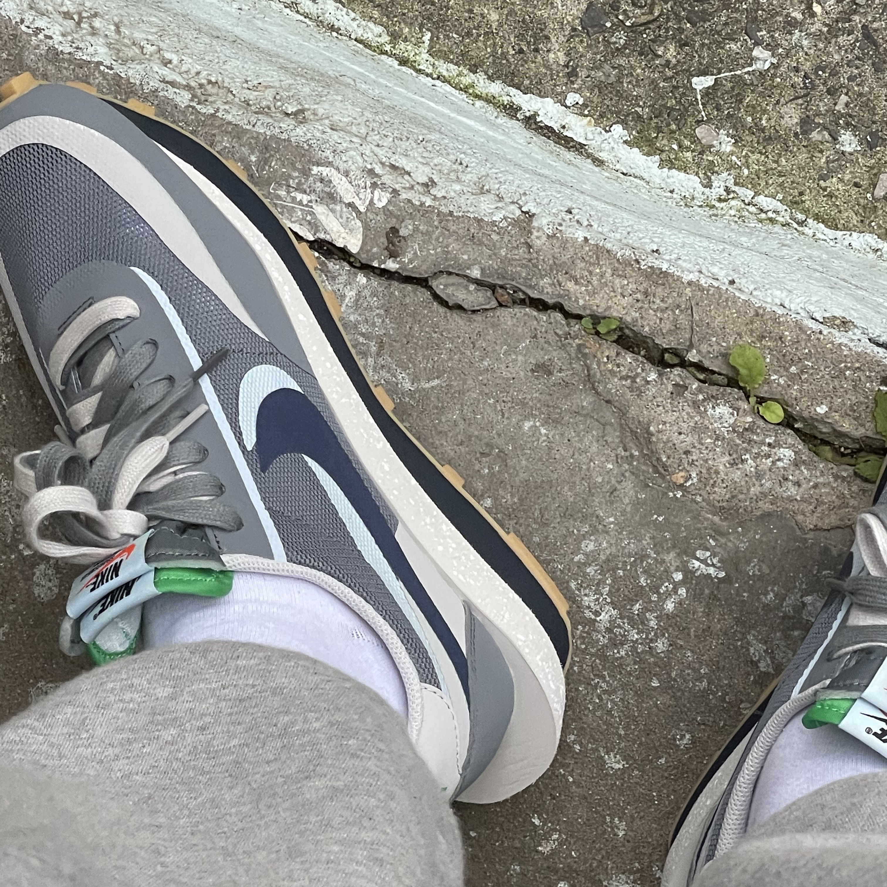 Nike x Sacai x Clot LDWaffle Cool Grey 착용 스타일 - 2