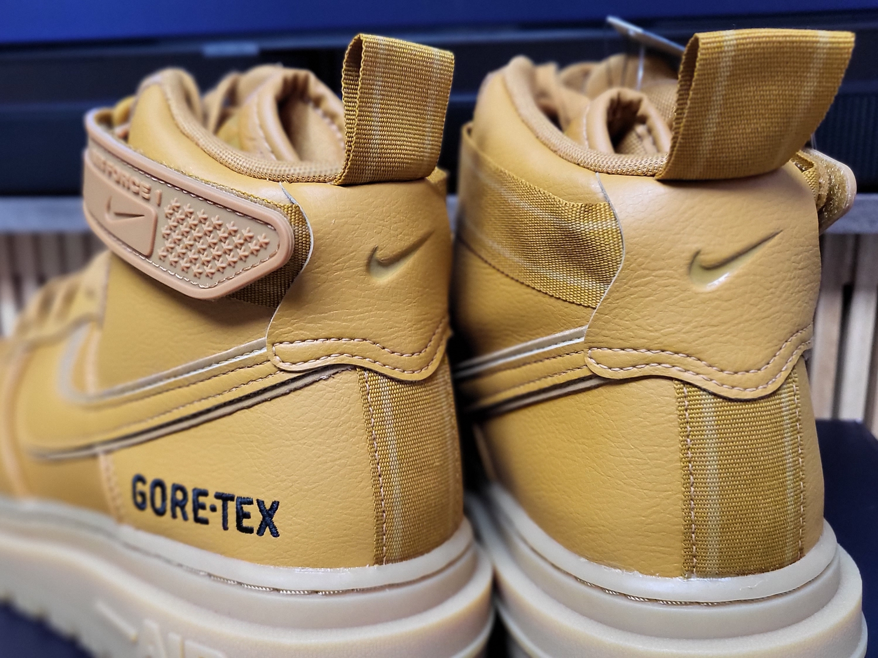 Nike Air Force 1 High Gore-Tex Boot Wheat 착용 스타일 - 3