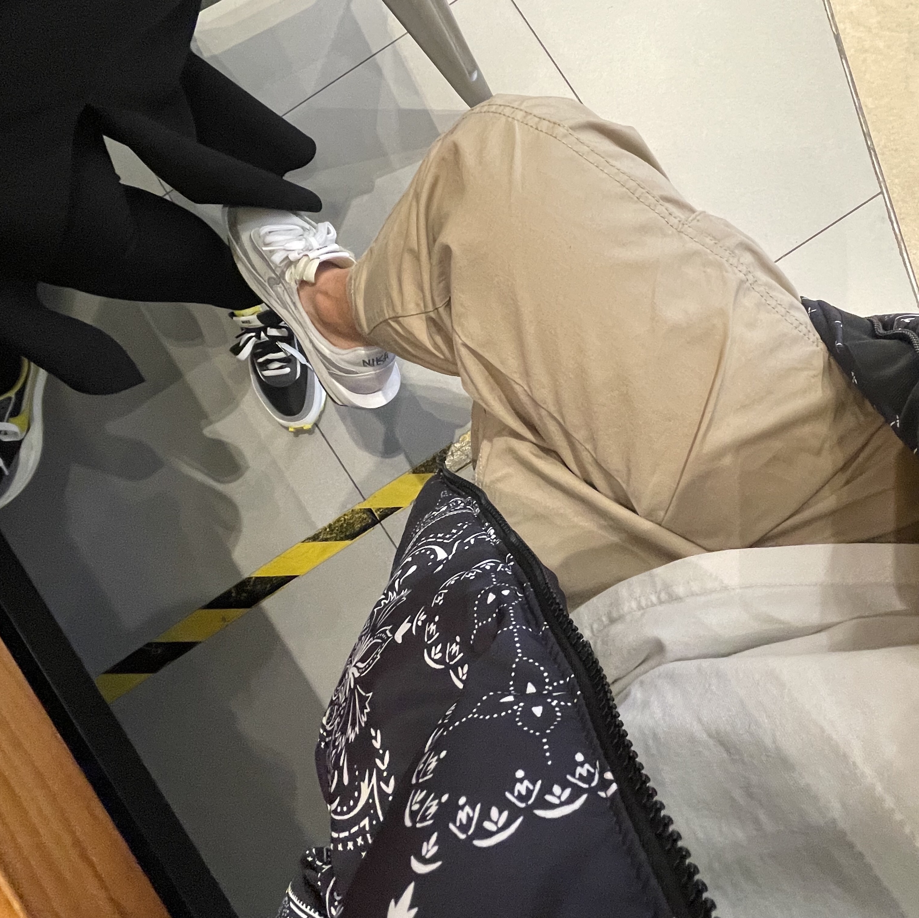 The North Face 1996 Novelty Nuptse Jacket Dark Navy, Nike x Sacai x Fragment LDWaffle Light Smoke Grey 착용 스타일 - 2