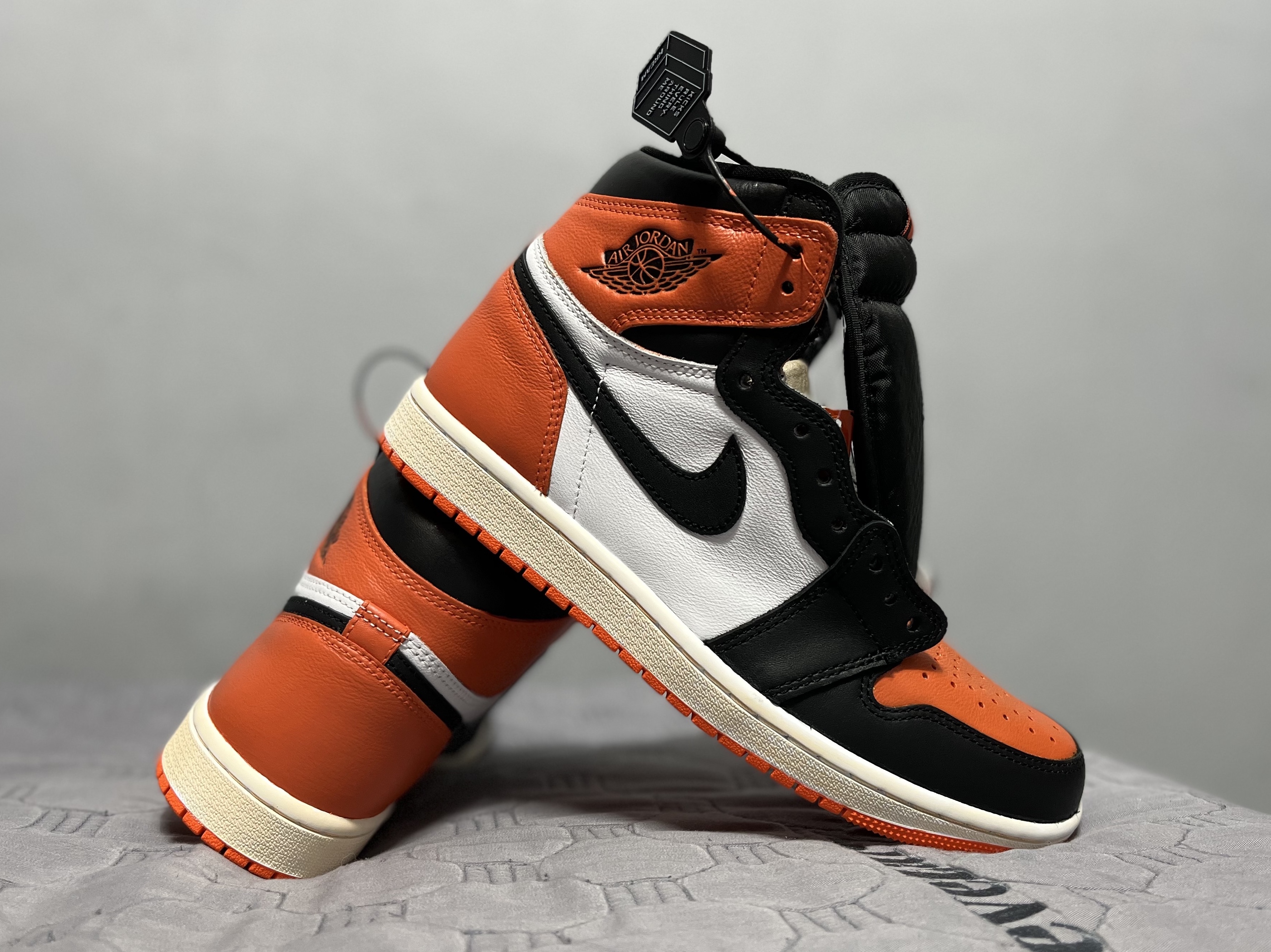 Jordan 1 Retro High OG Electro Orange, (GS) Jordan 1 Retro High OG Electro Orange 착용 스타일 - 1
