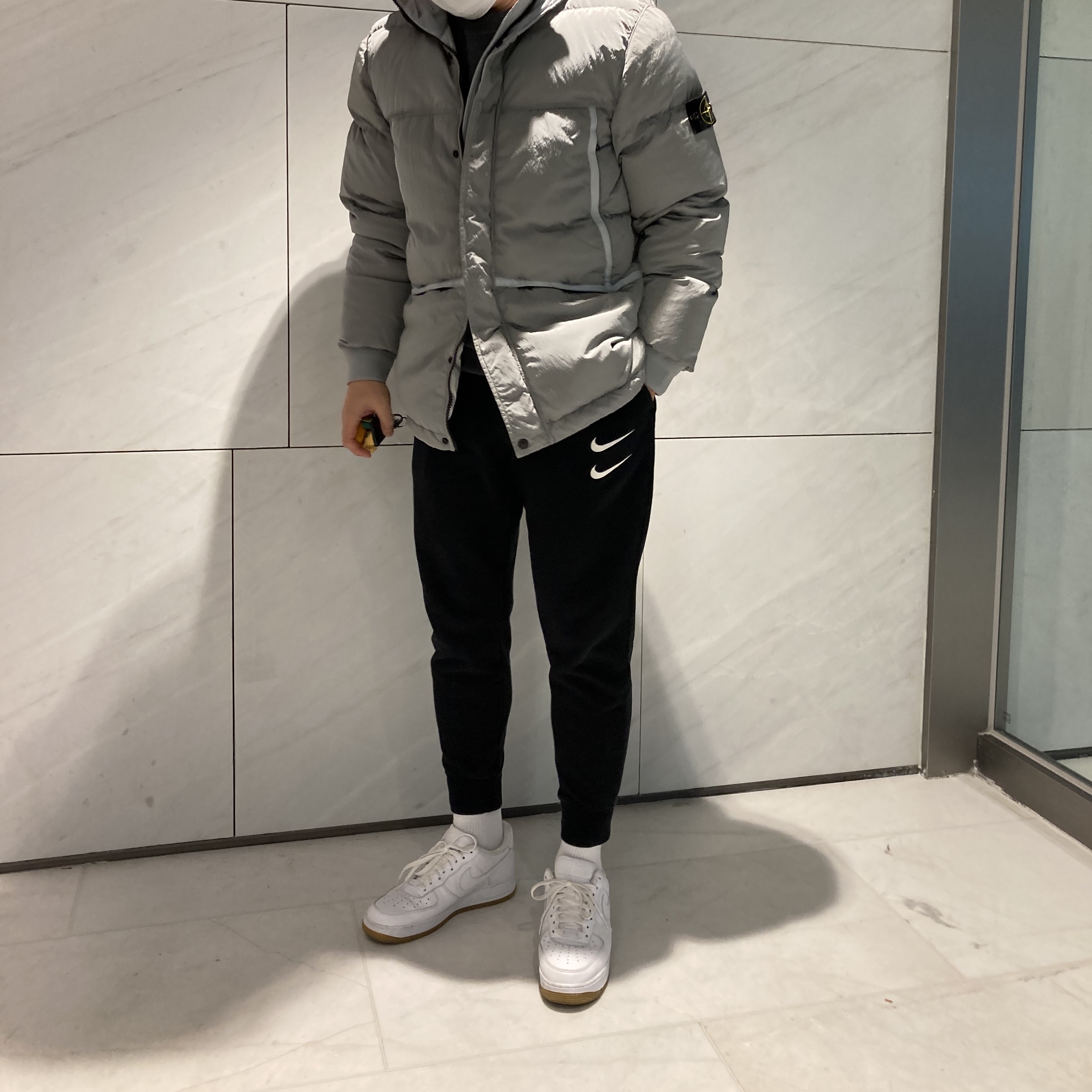 Stone Island 44508 Nylon Metal Down-TC Jacket Light Grey - 21FW, Nike Air Force 1 '07 White Gum Light Brown 착용 스타일 - 2