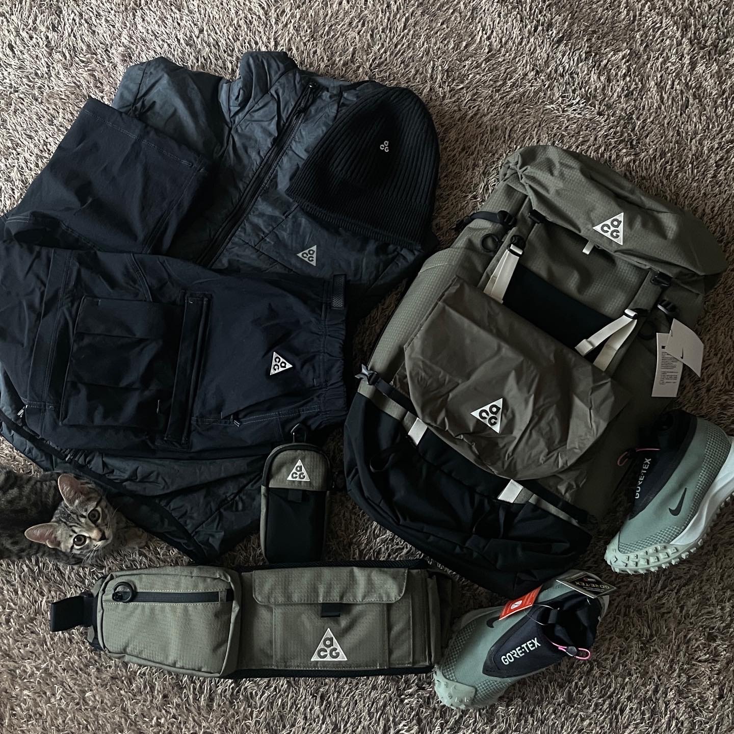 Nike ACG 36 Backpack Medium Olive, Nike ACG Mountain Fly Gore-Tex Clay Green 착용 스타일 - 2
