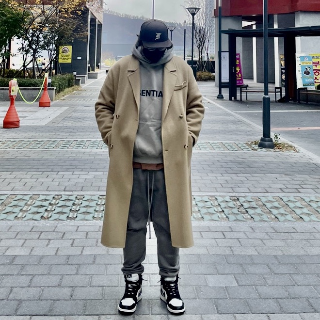 Jordan 1 Retro High OG Black Mocha, Essentials Pull-Over Hoodie Taupe - 21SS 착용 스타일 - 1
