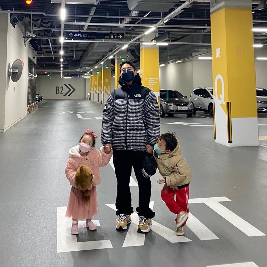 Supreme x The North Face Studded Nuptse Jacket Black - 21SS, Nike x Sacai VaporWaffle Sesame and Blue Void 착용 스타일