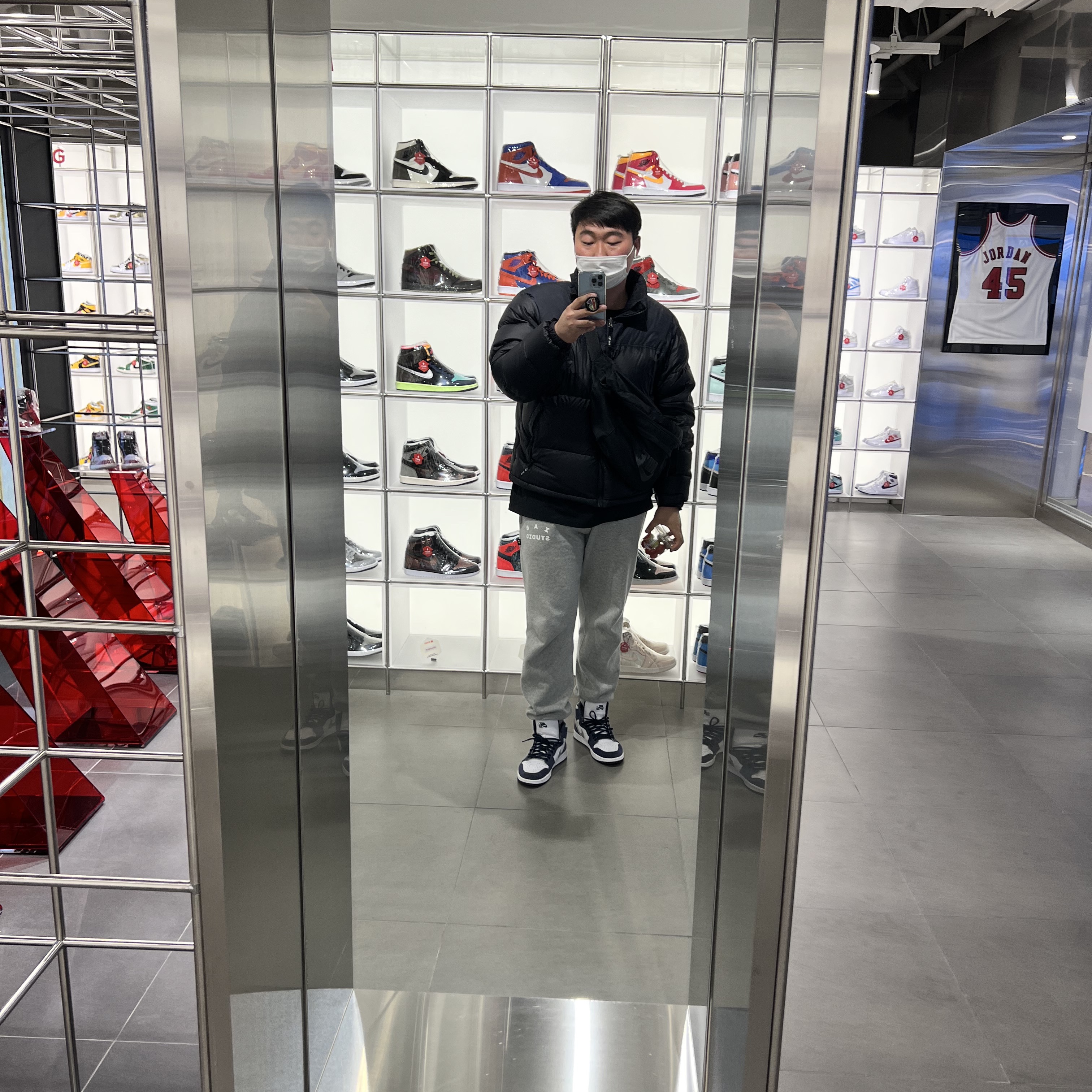 Jordan 1 Retro High OG CO.JP Midnight Navy, IAB Studio Sweatpants Gray - 21SS 착용 스타일 - 1