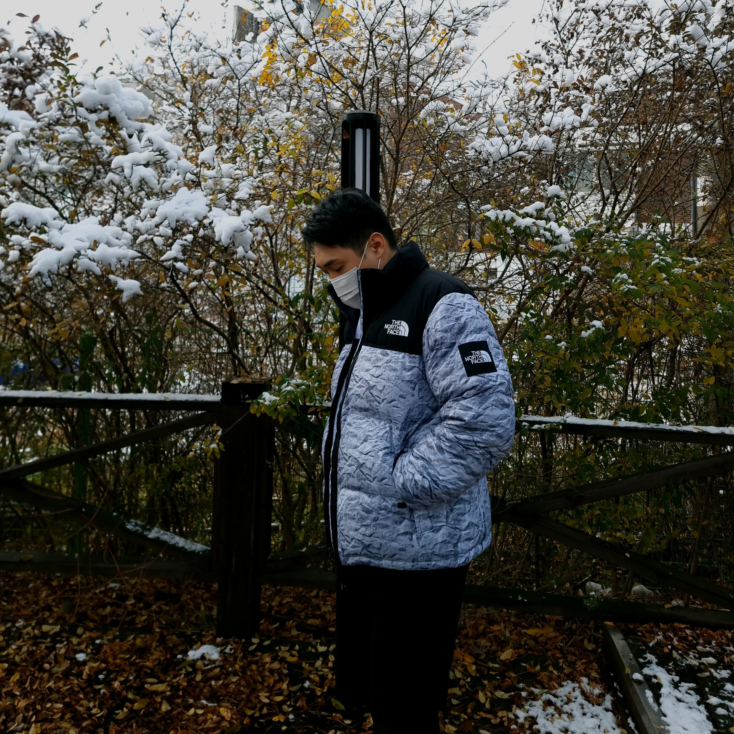 The North Face White Label Novelty Nuptse Down Jacket White, Nike Dunk Low Retro Black 착용 스타일 - 2