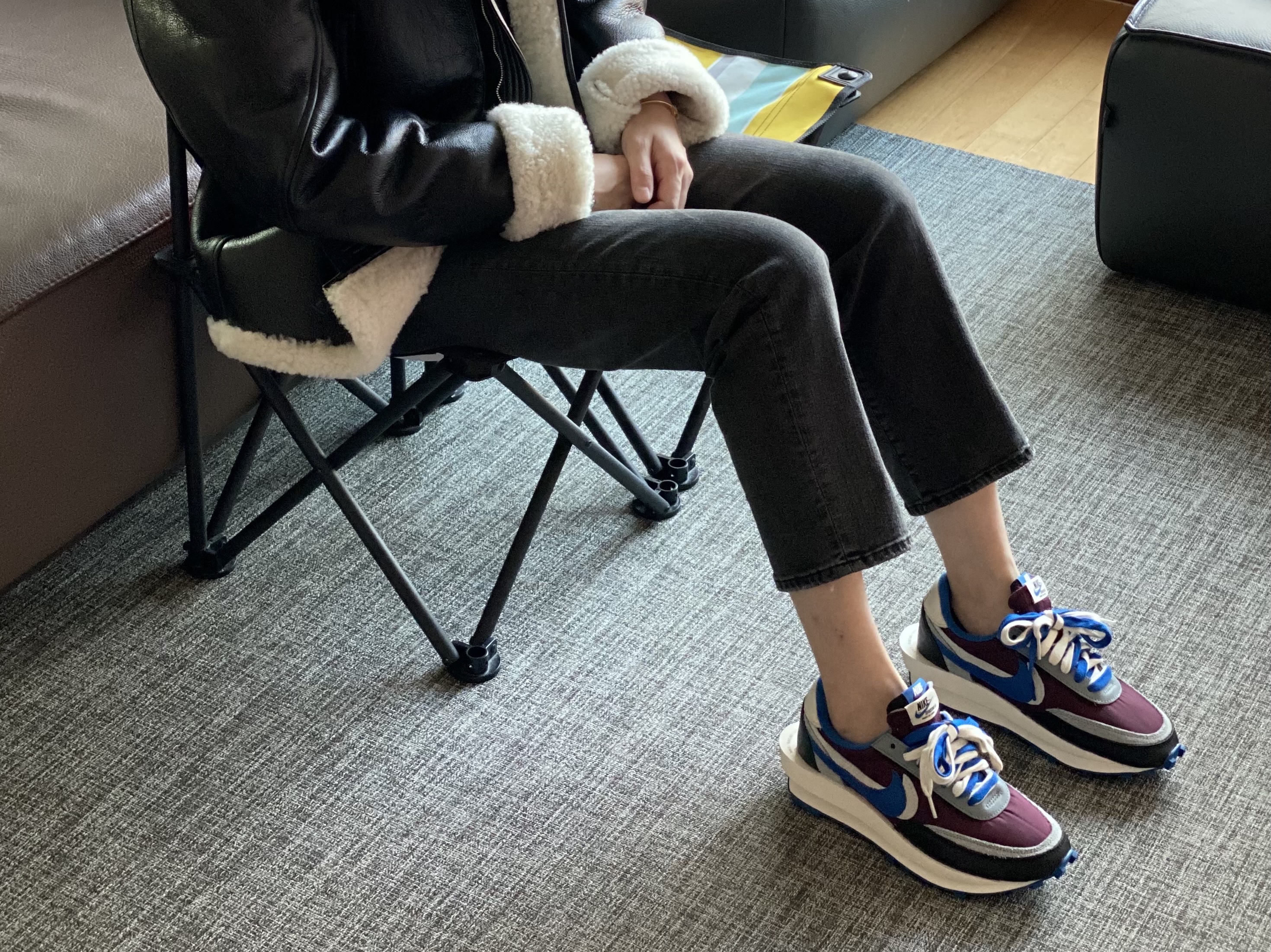 Nike x Sacai x Undercover LDWaffle Night Maroon Team Royal 착용 스타일