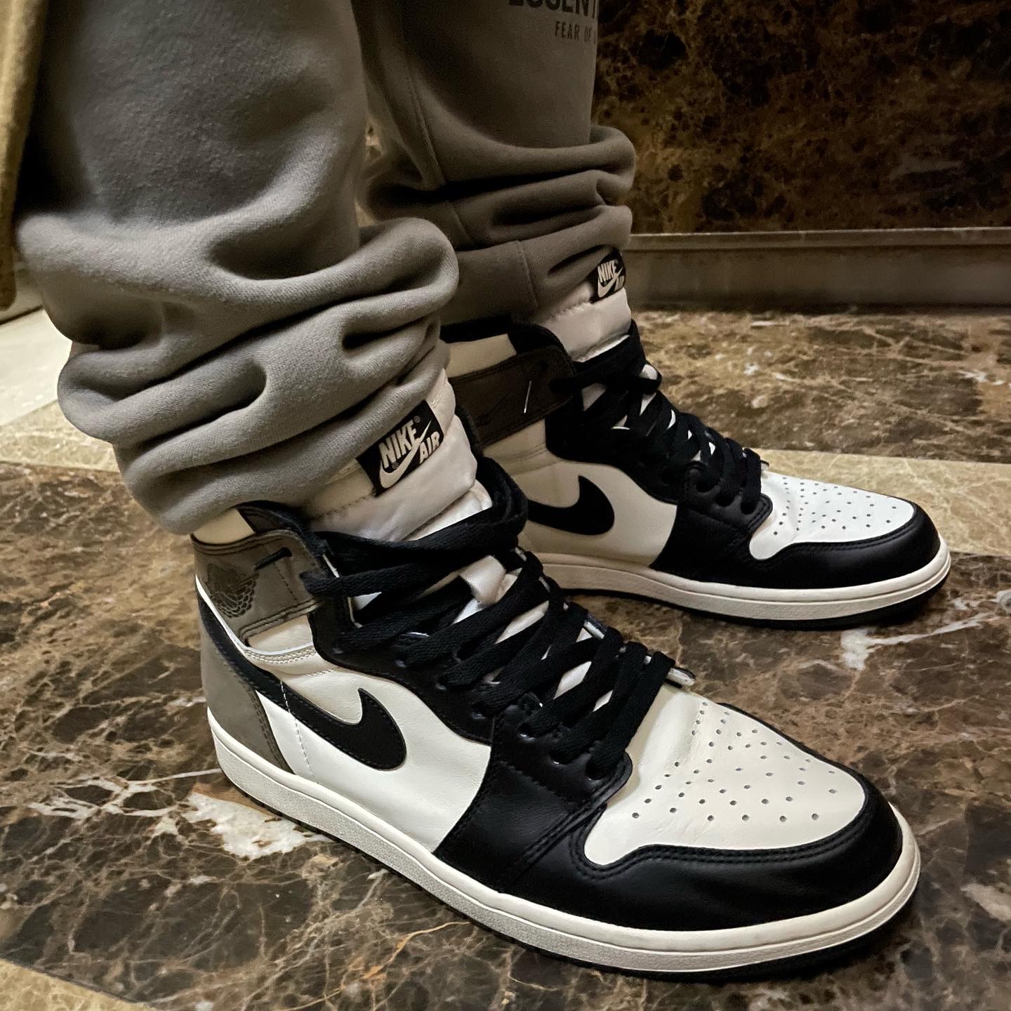 Jordan 1 Retro High OG Black Mocha, Essentials Pull-Over Hoodie Taupe - 21SS 착용 스타일 - 3