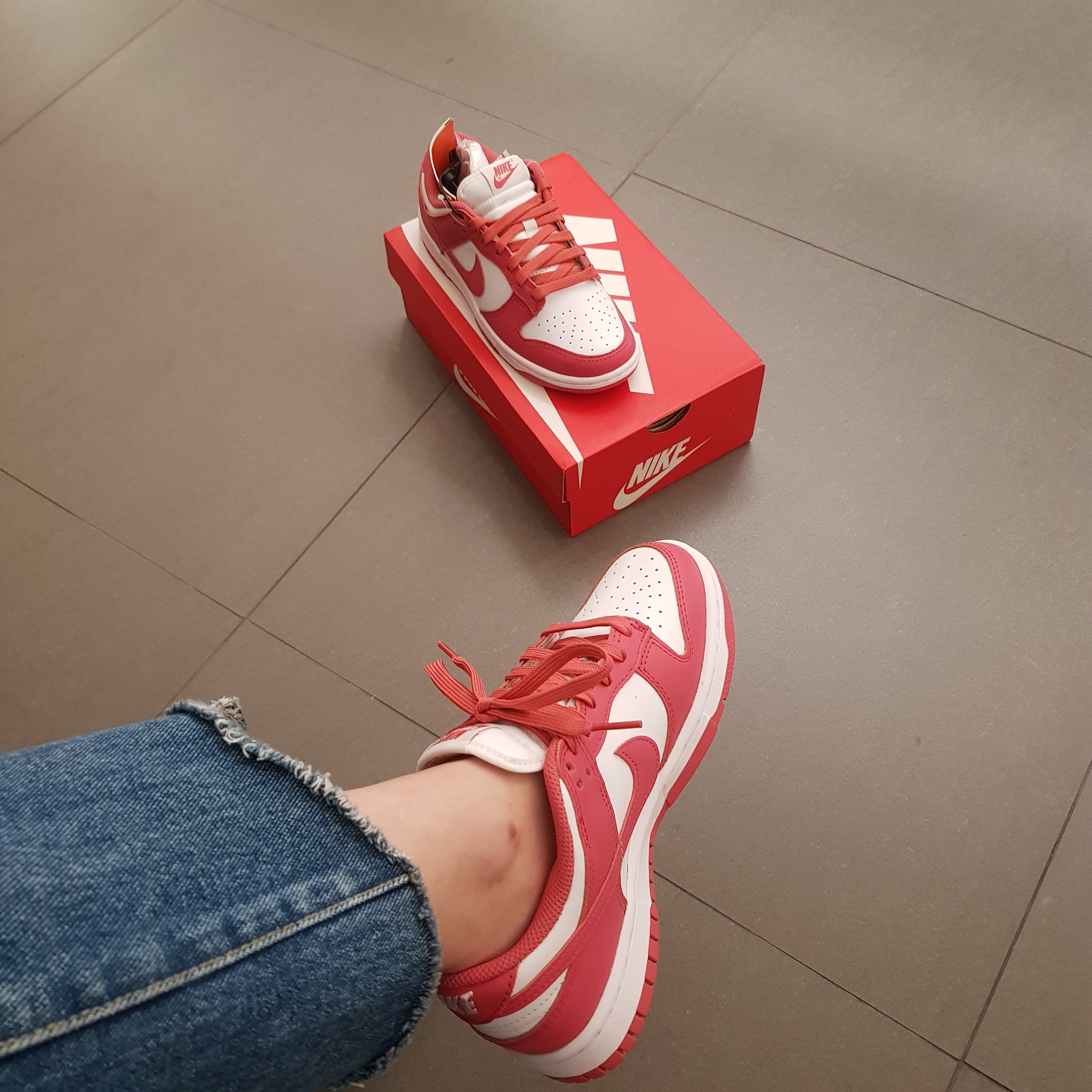 (W) Nike Dunk Low Archeo Pink 착용 스타일 - 1