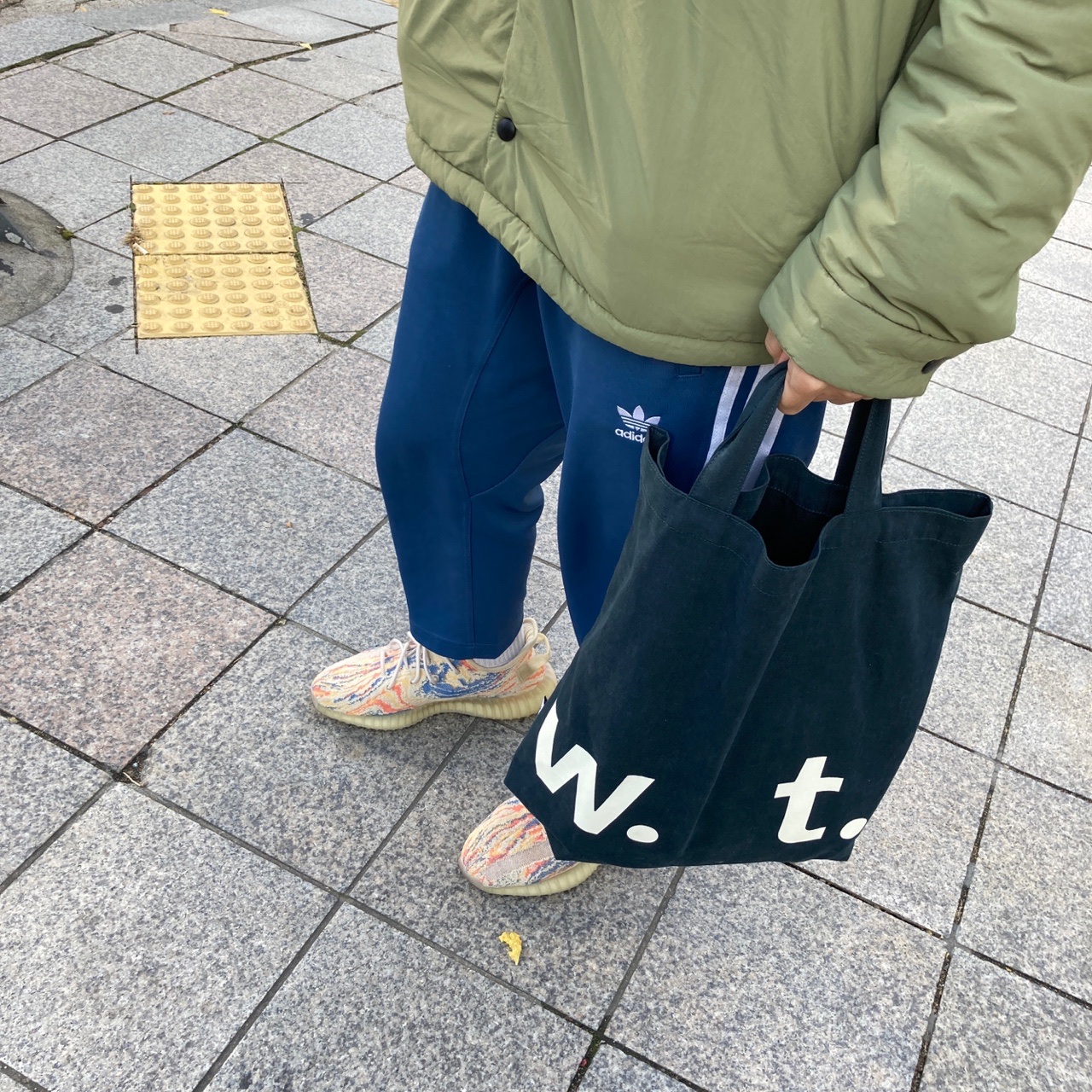 Adidas Yeezy Boost 350 V2 MX Oat 착용 스타일