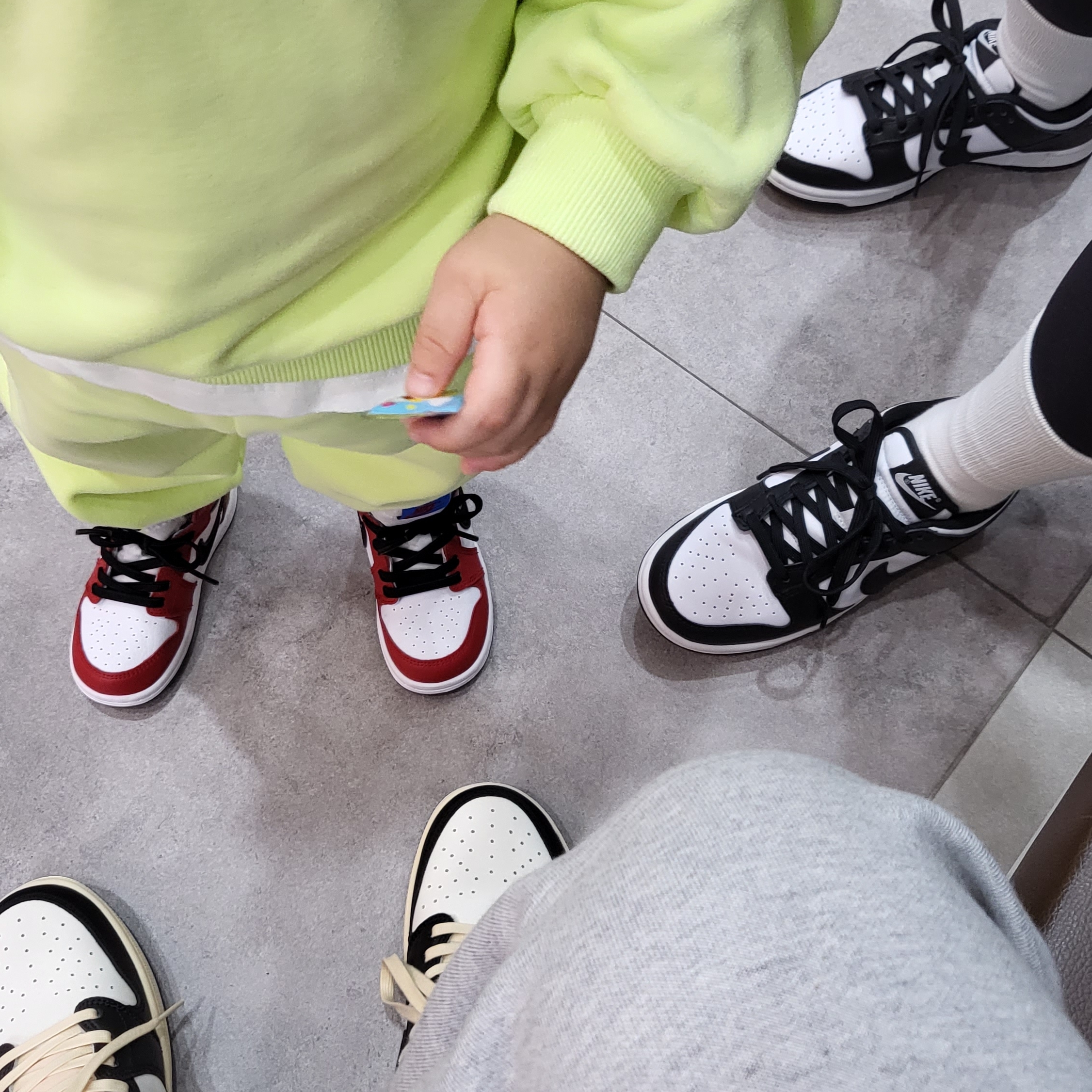 (TD) Jordan 1 Retro High Spider-Man Origin Story, (TD) Jordan 4 Retro Bred 2019 착용 스타일 - 4