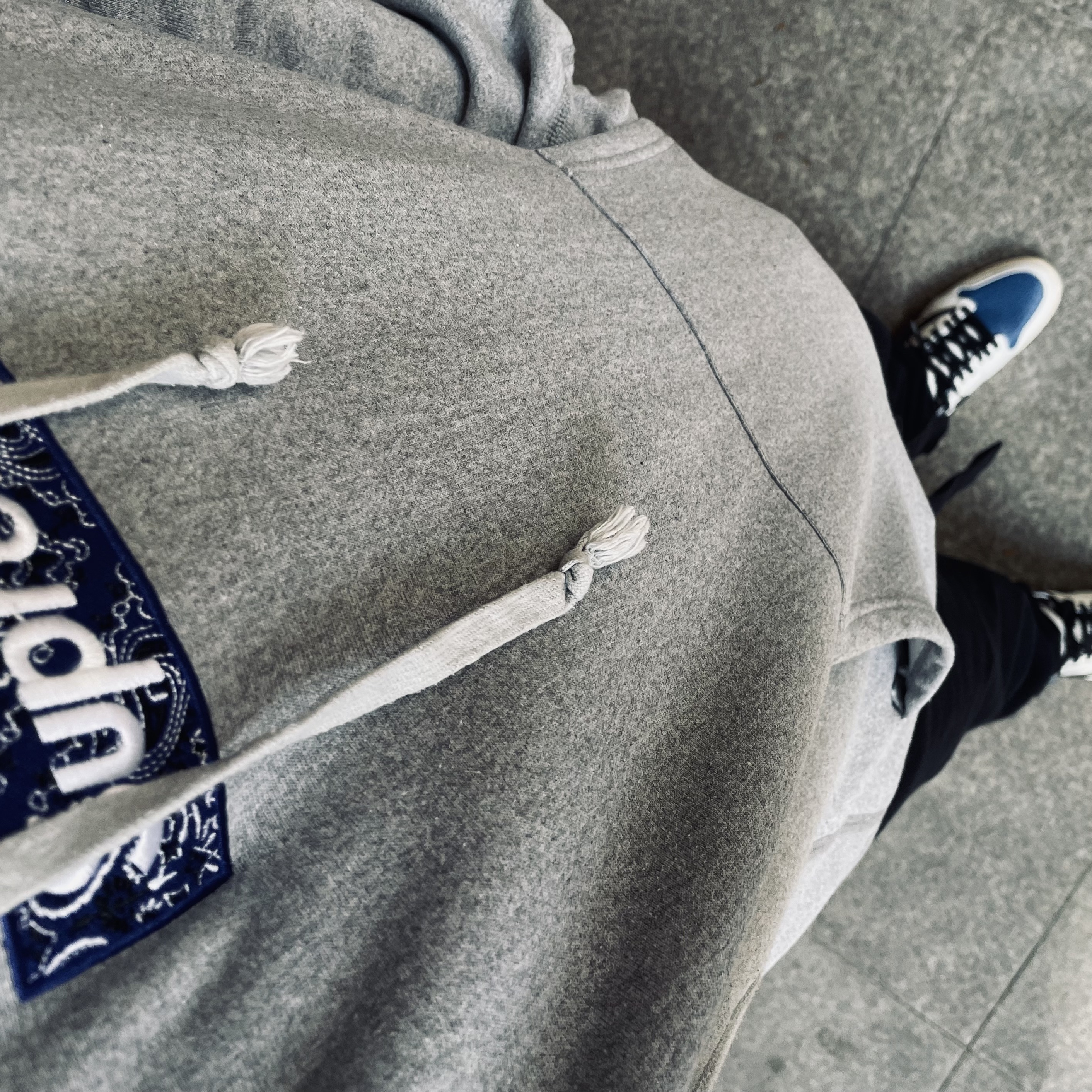 Supreme Bandana Box Logo Hooded Sweatshirt Heather Grey - 19FW, Jordan 1 x Travis Scott x Fragment Retro High OG SP Military Blue 착용 스타일