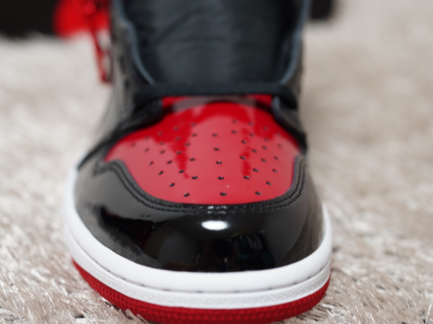 Jordan 1 Retro High OG Patent Bred 착용 스타일 - 2