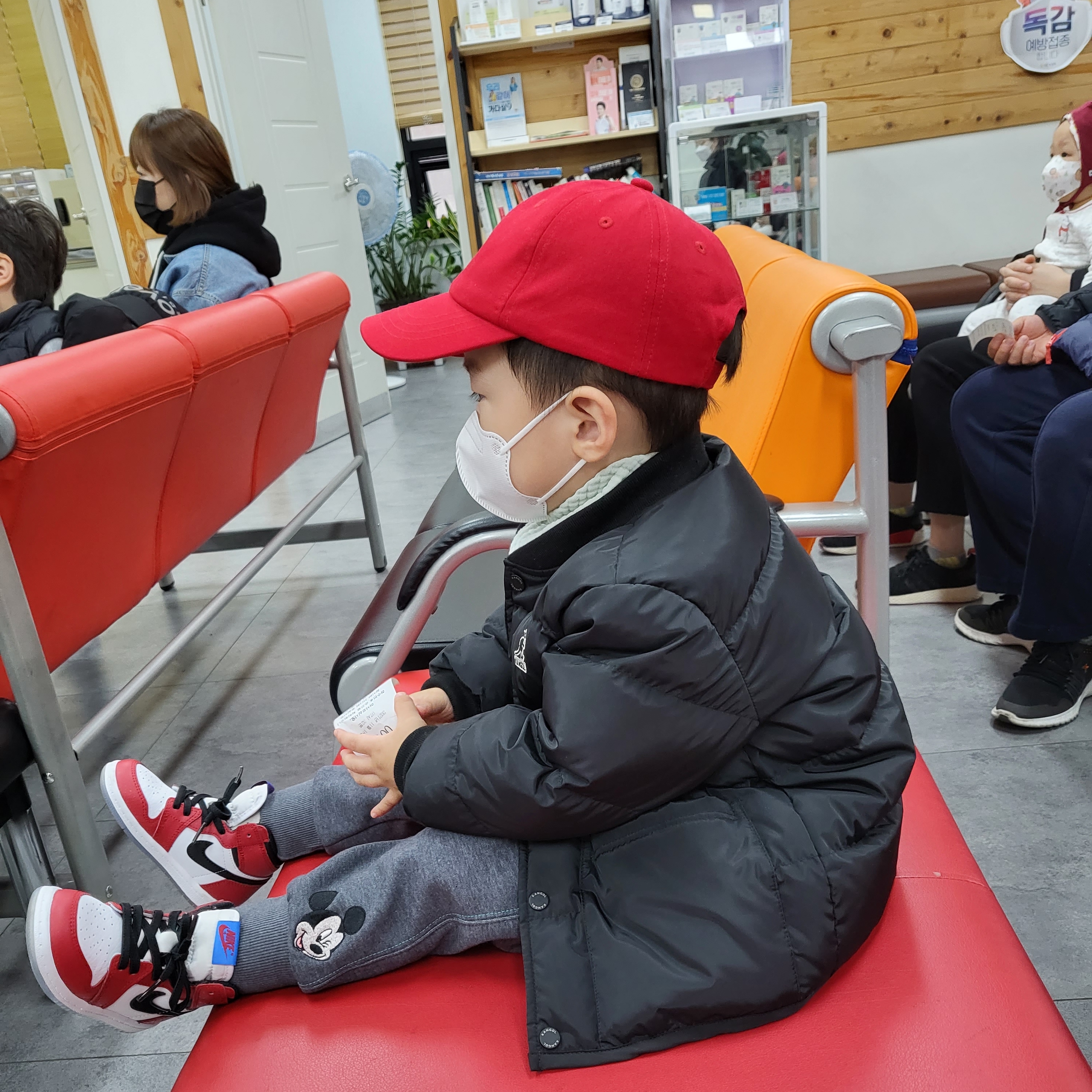 (TD) Jordan 1 Retro High Spider-Man Origin Story, (TD) Jordan 4 Retro Bred 2019 착용 스타일 - 1