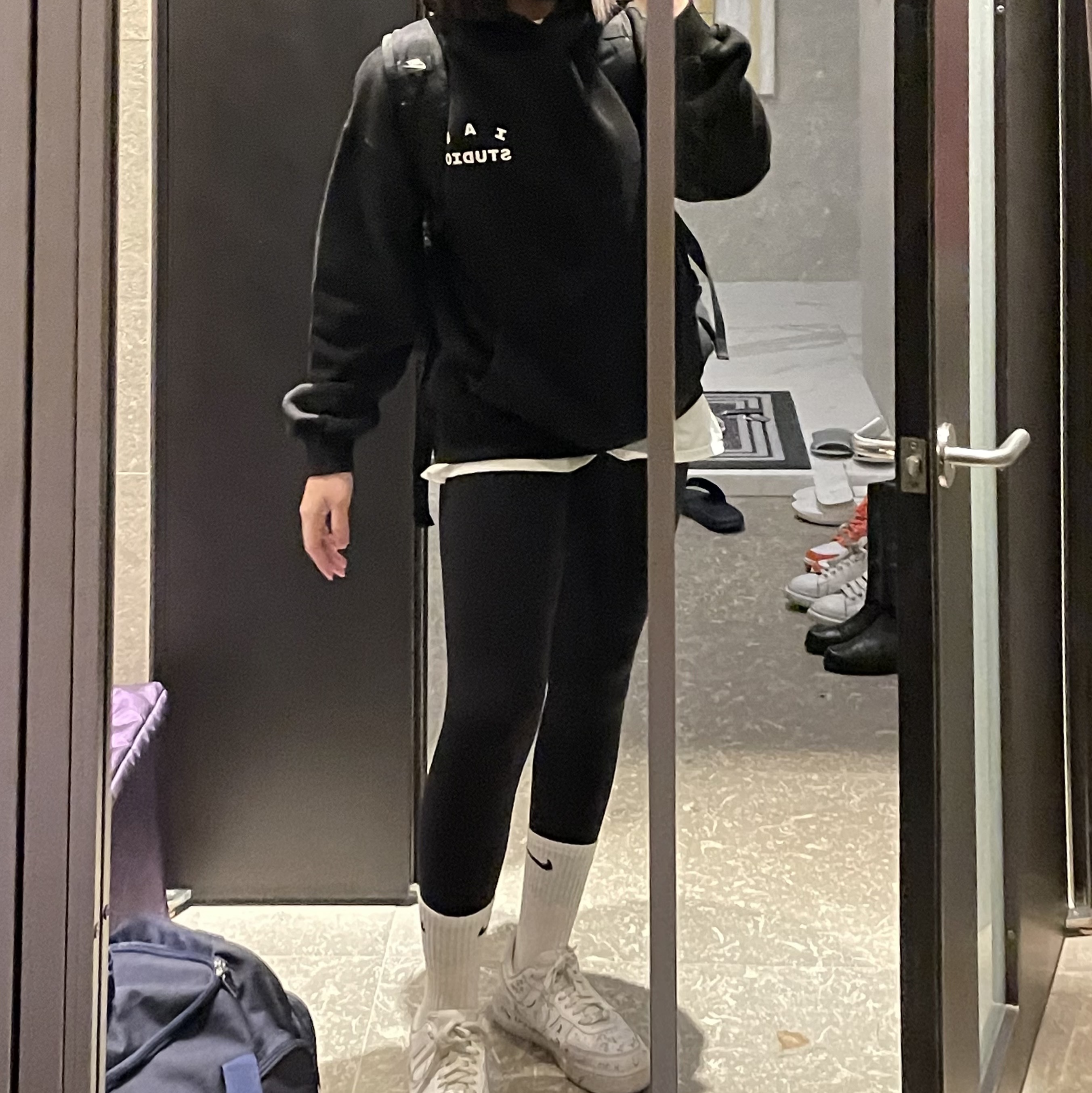 IAB Studio Hoodie Black White, Nike Air Force 1 '07 Low White 착용 스타일 - 1