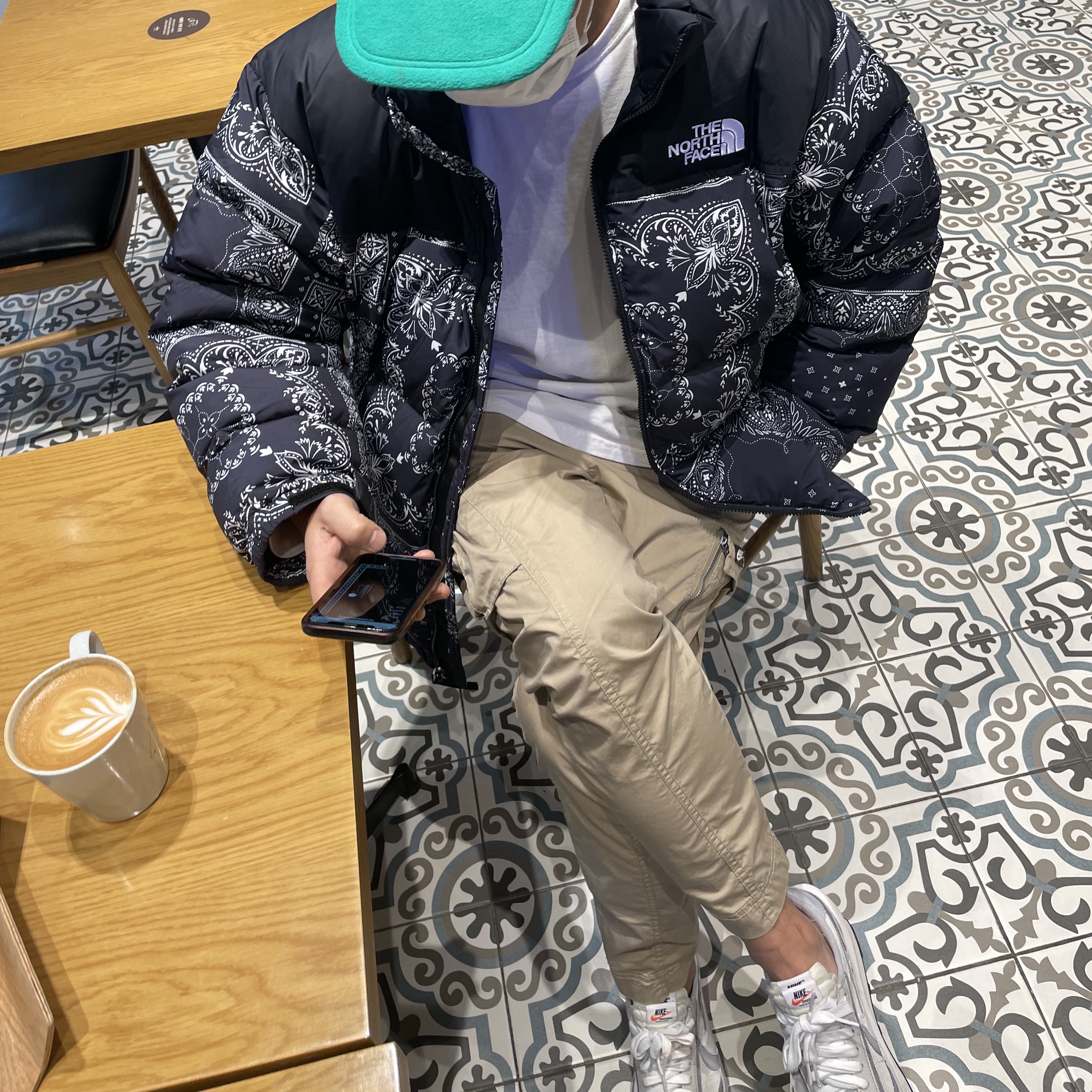 The North Face 1996 Novelty Nuptse Jacket Dark Navy, Nike x Sacai x Fragment LDWaffle Light Smoke Grey 착용 스타일 - 1