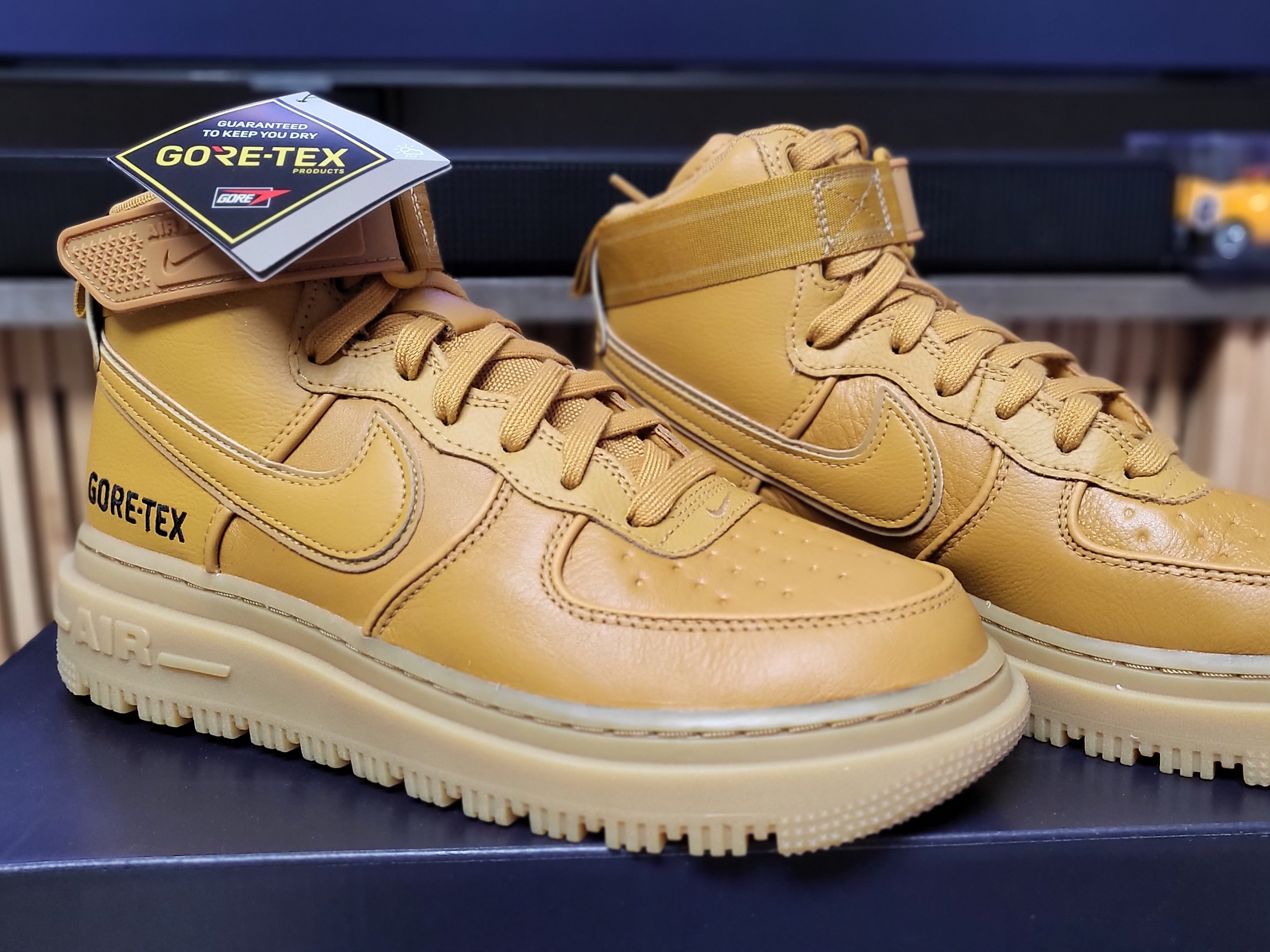 Nike Air Force 1 High Gore-Tex Boot Wheat 착용 스타일 - 2