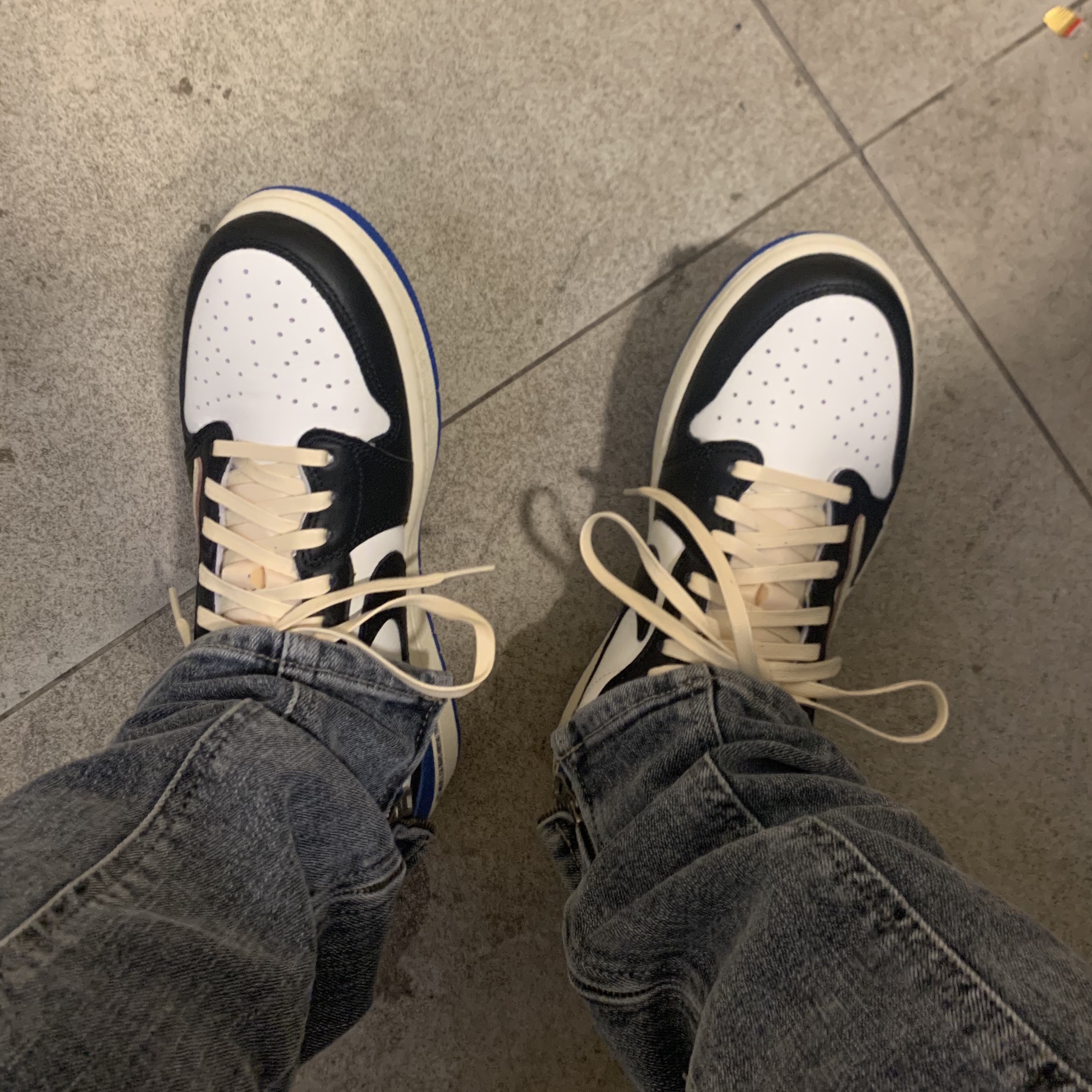 Jordan 1 x Travis Scott x Fragment Retro Low OG SP Military Blue 착용 스타일 - 3