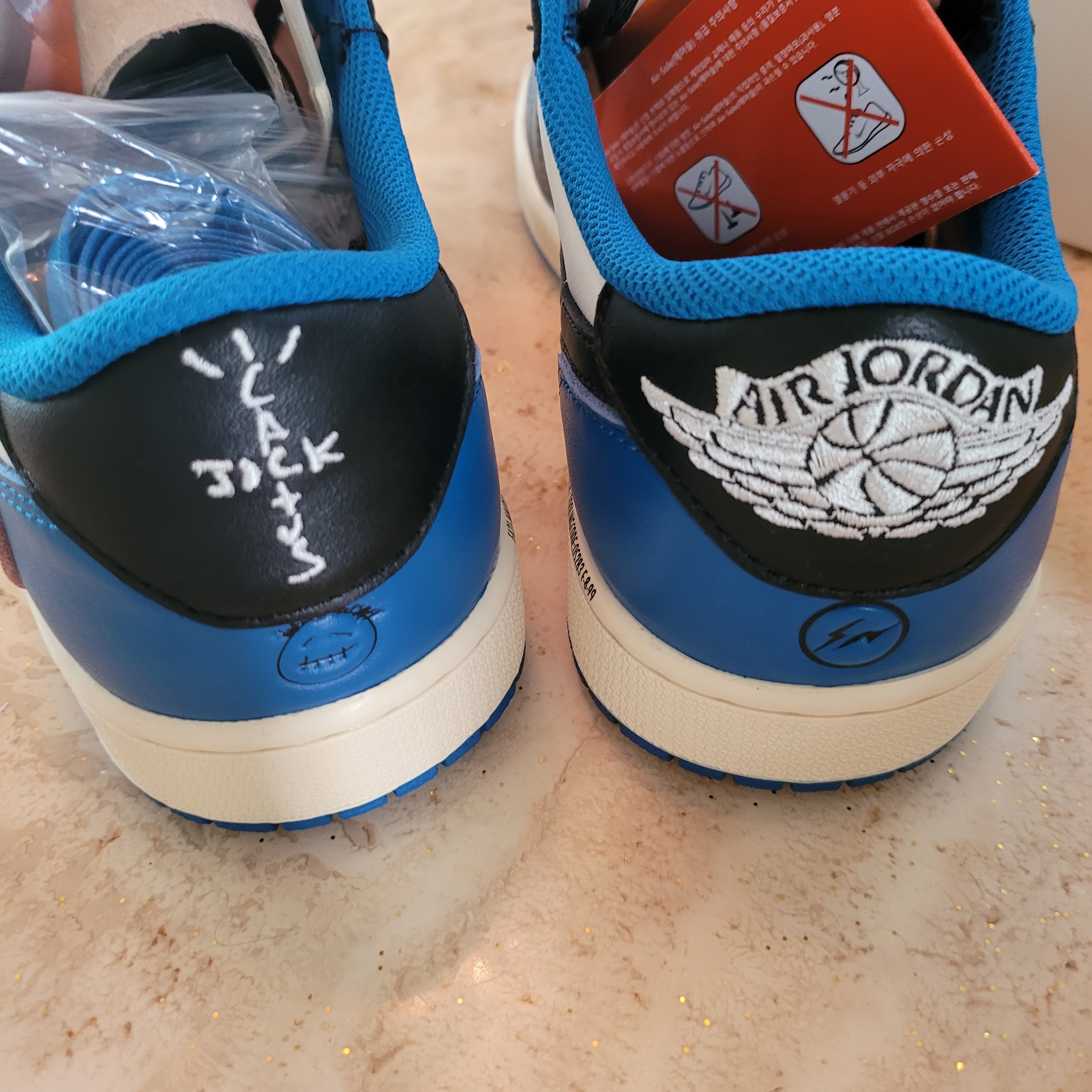 Jordan 1 x Travis Scott x Fragment Retro Low OG SP Military Blue 착용 스타일 - 4