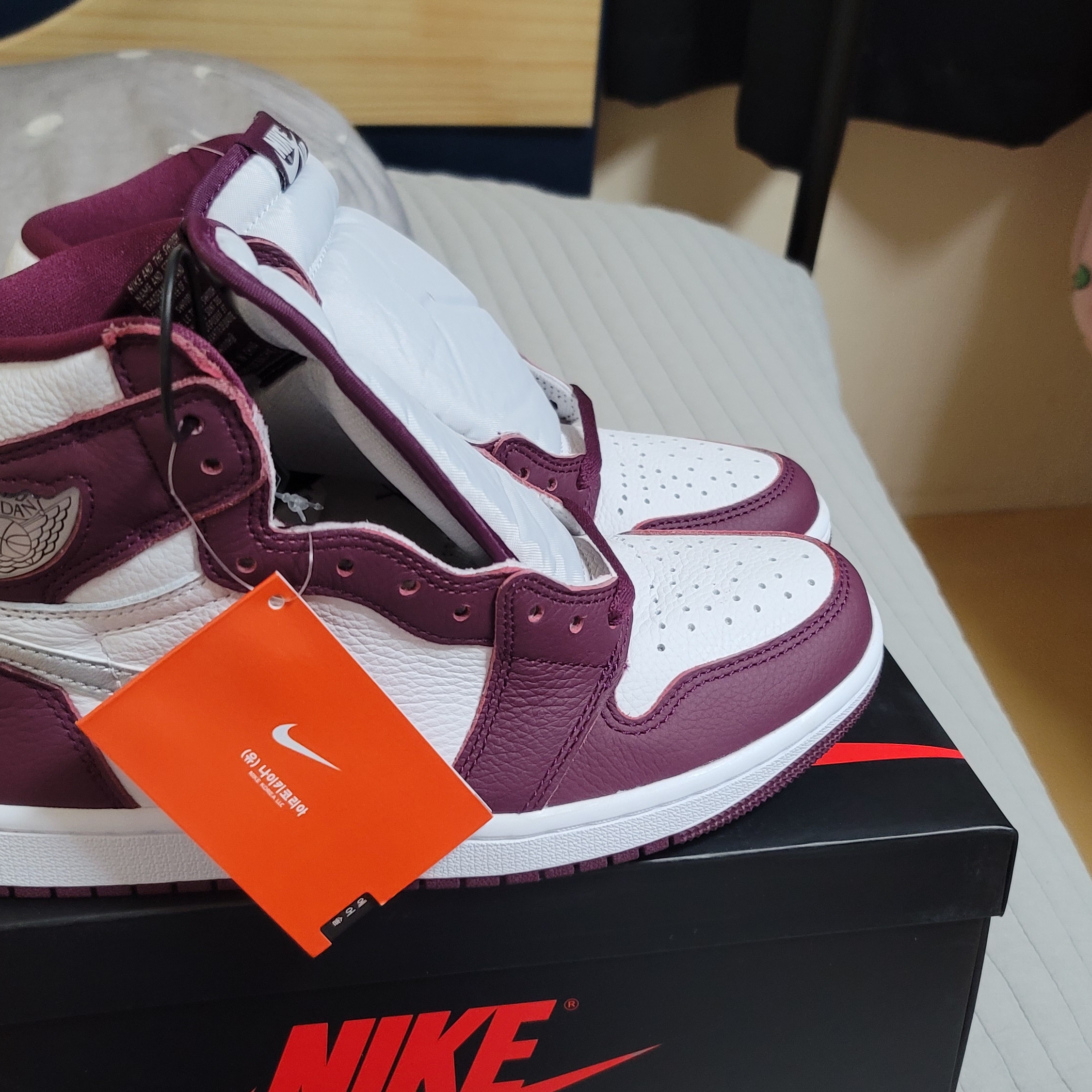 Jordan 1 Retro High OG Bordeaux 착용 스타일 - 3