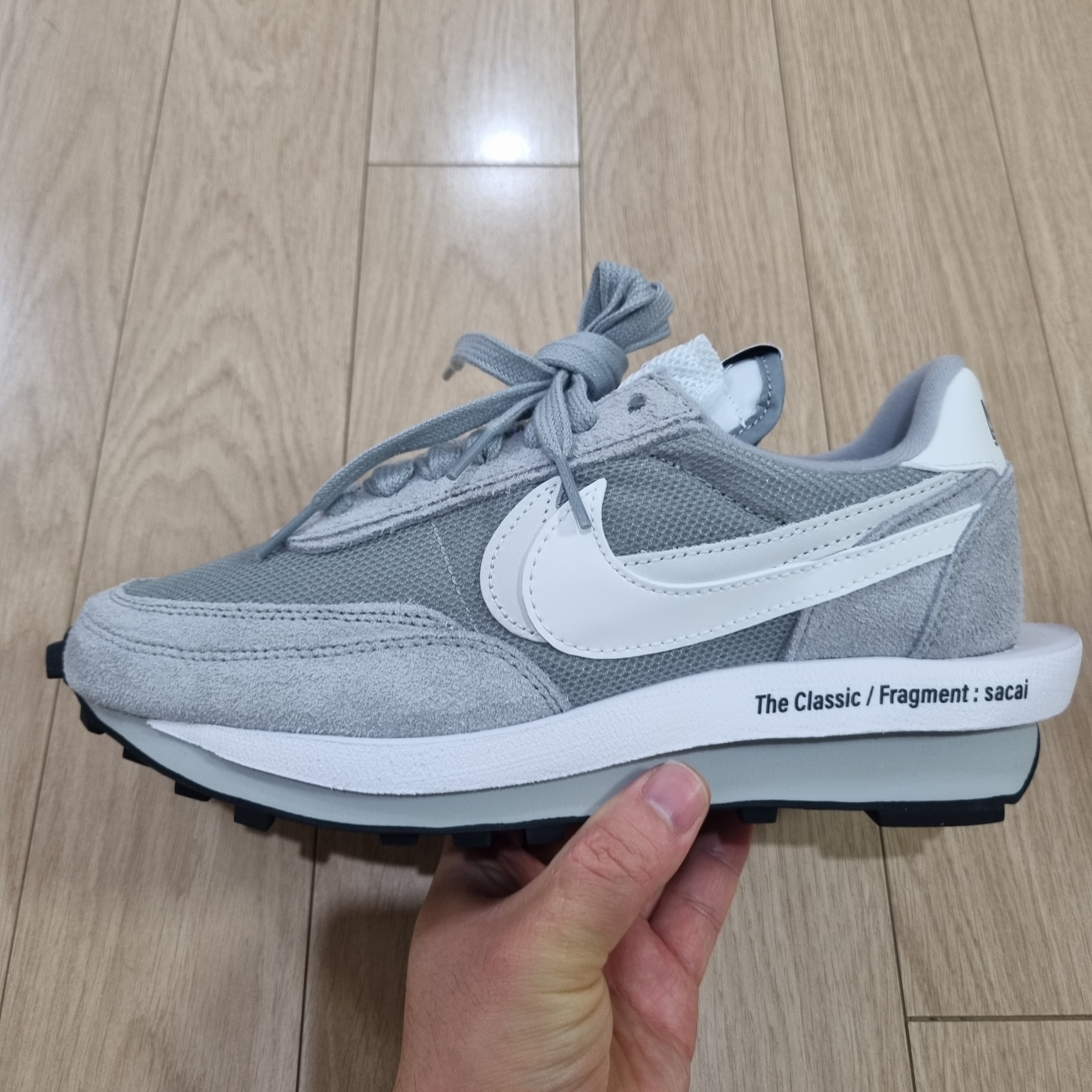 Nike x Sacai x Fragment LDWaffle Light Smoke Grey 착용 스타일 - 2