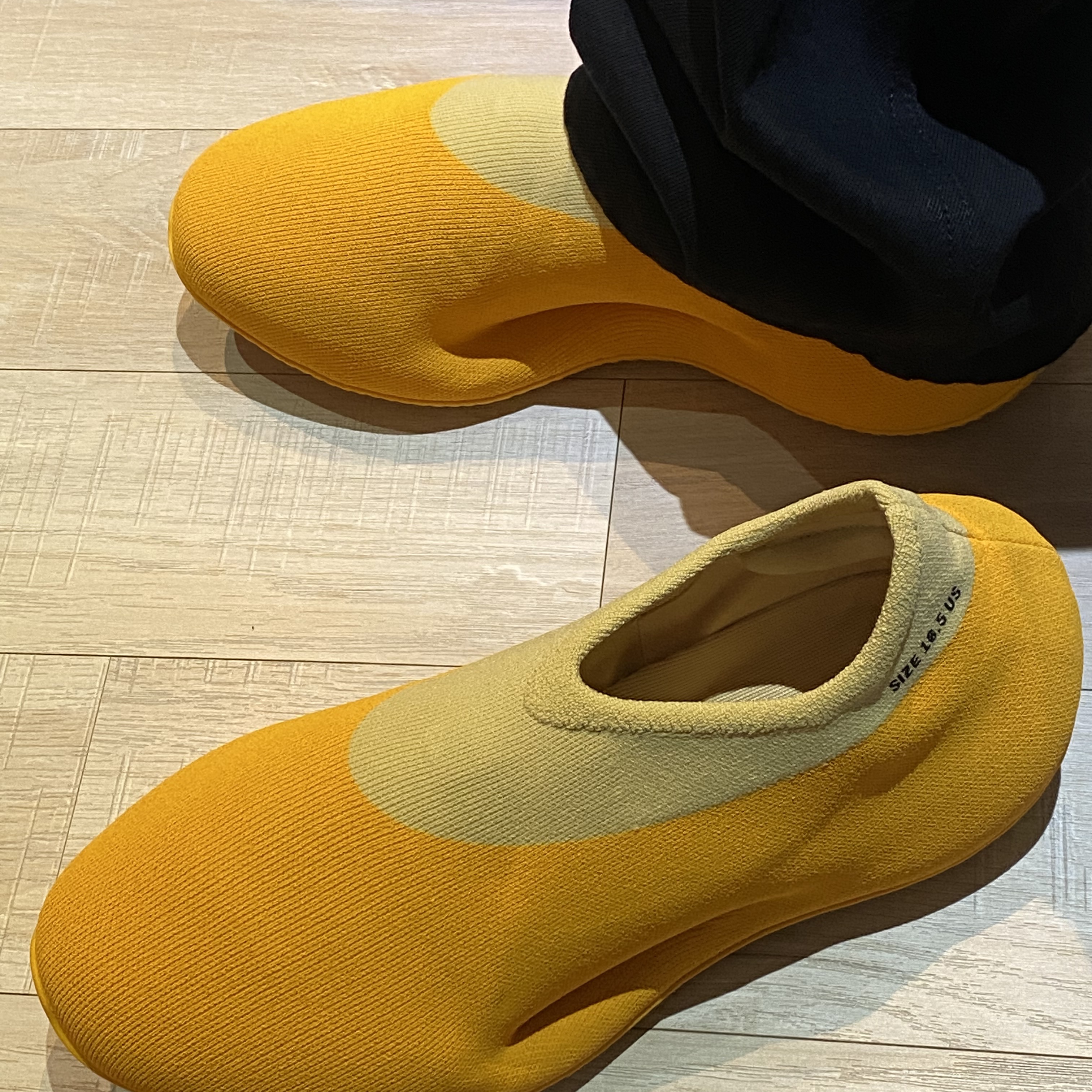 Adidas Yeezy Knit RNR Sulfur 착용 스타일