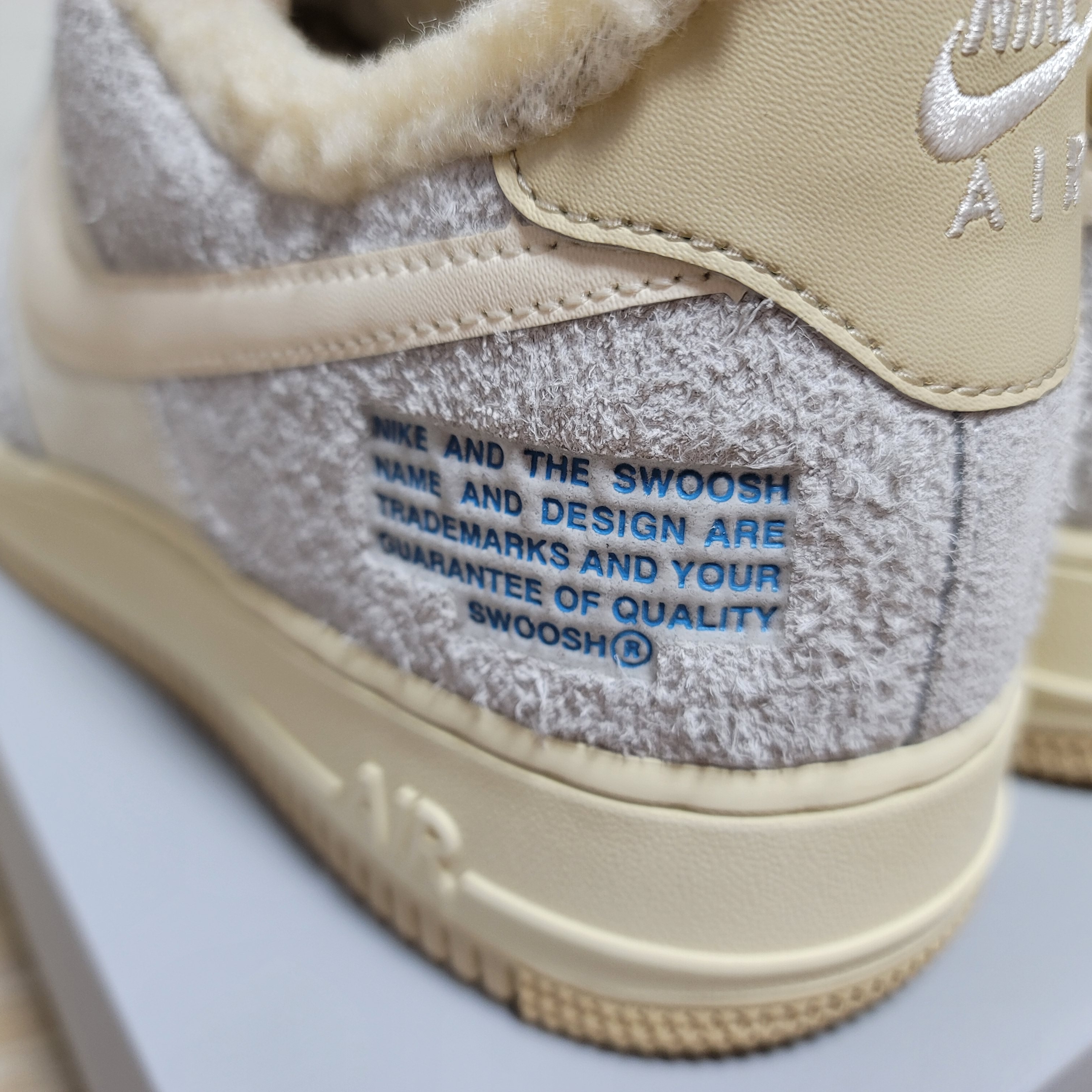 (W) Nike Air Force 1 '07 LV8 Photon Dust Cashmere 착용 스타일 - 2
