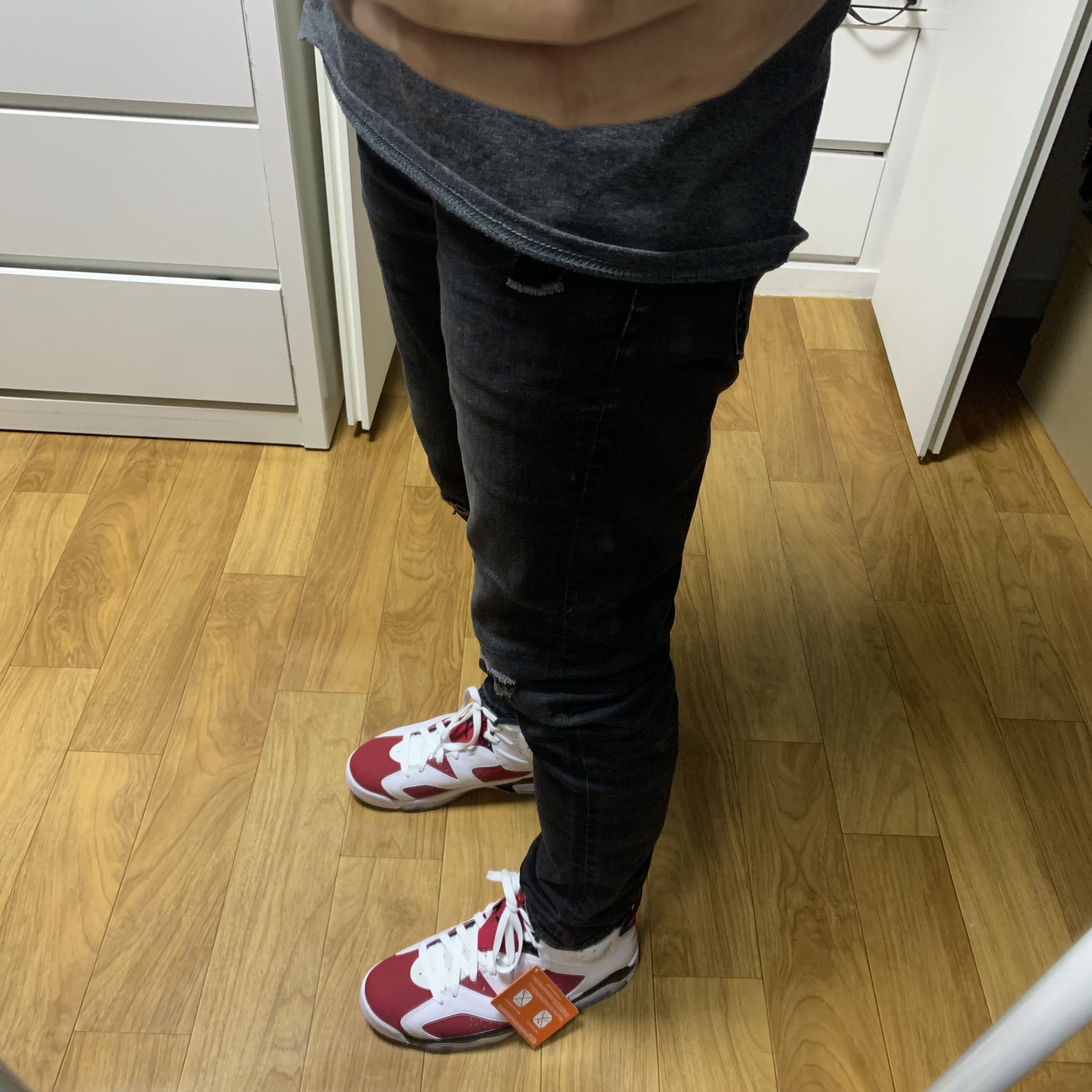 Jordan 6 Retro Carmine 2021 착용 스타일 - 2