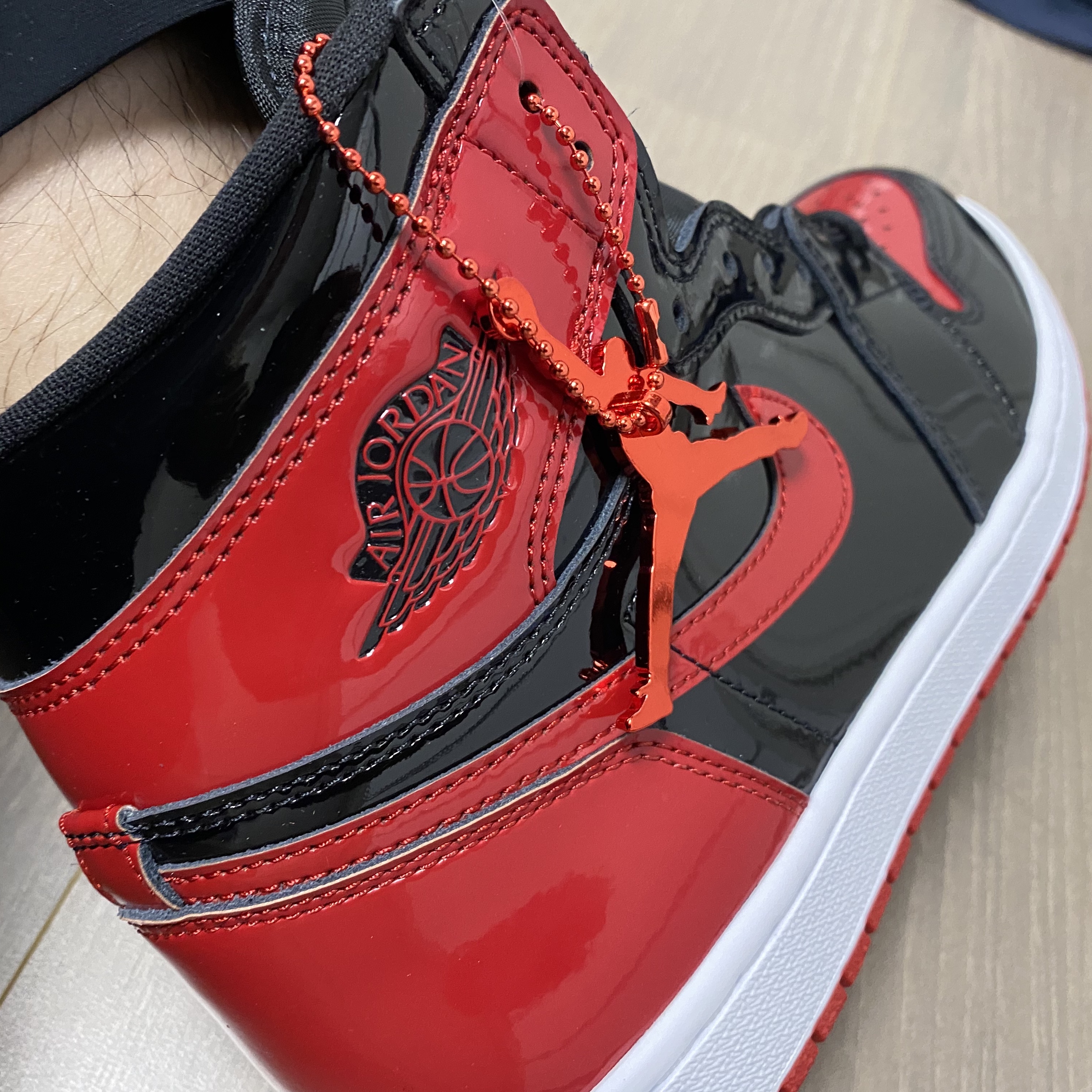 Jordan 1 Retro High OG Patent Bred 착용 스타일 - 5