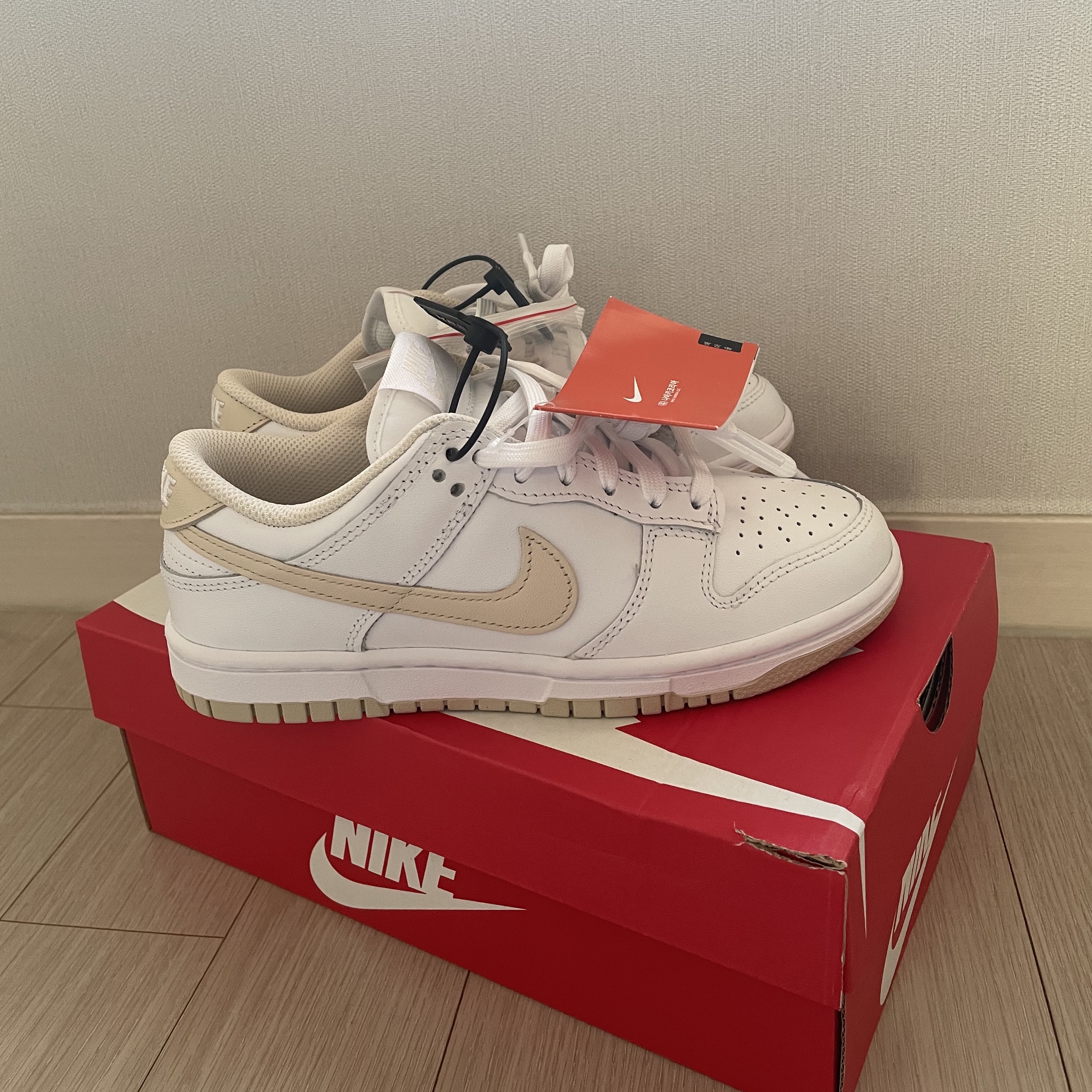 (W) Nike Dunk Low Pearl White 착용 스타일