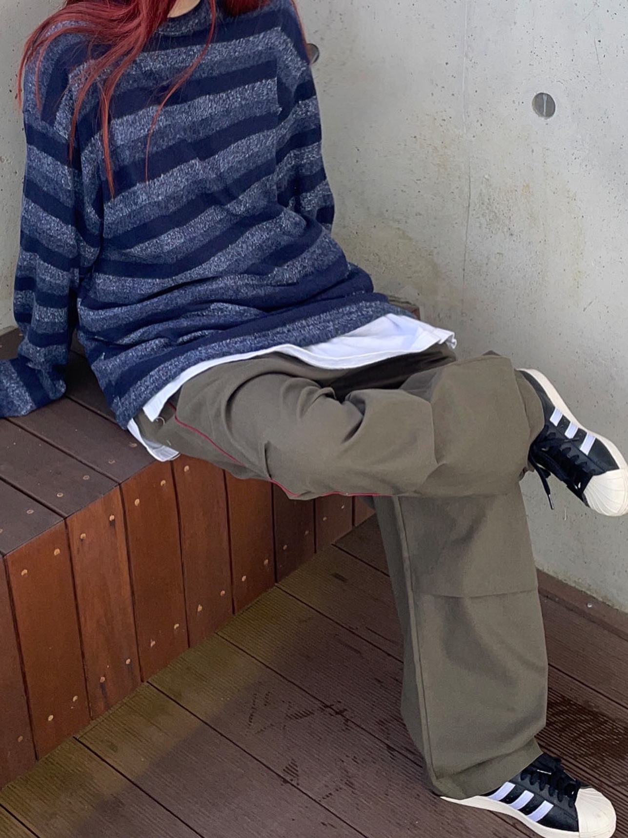 Adidas Superstar Premium Black White 착용 스타일 - 2