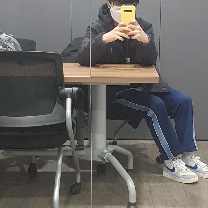 IAB Studio Track Pants Navy - 21SS 착용 스타일