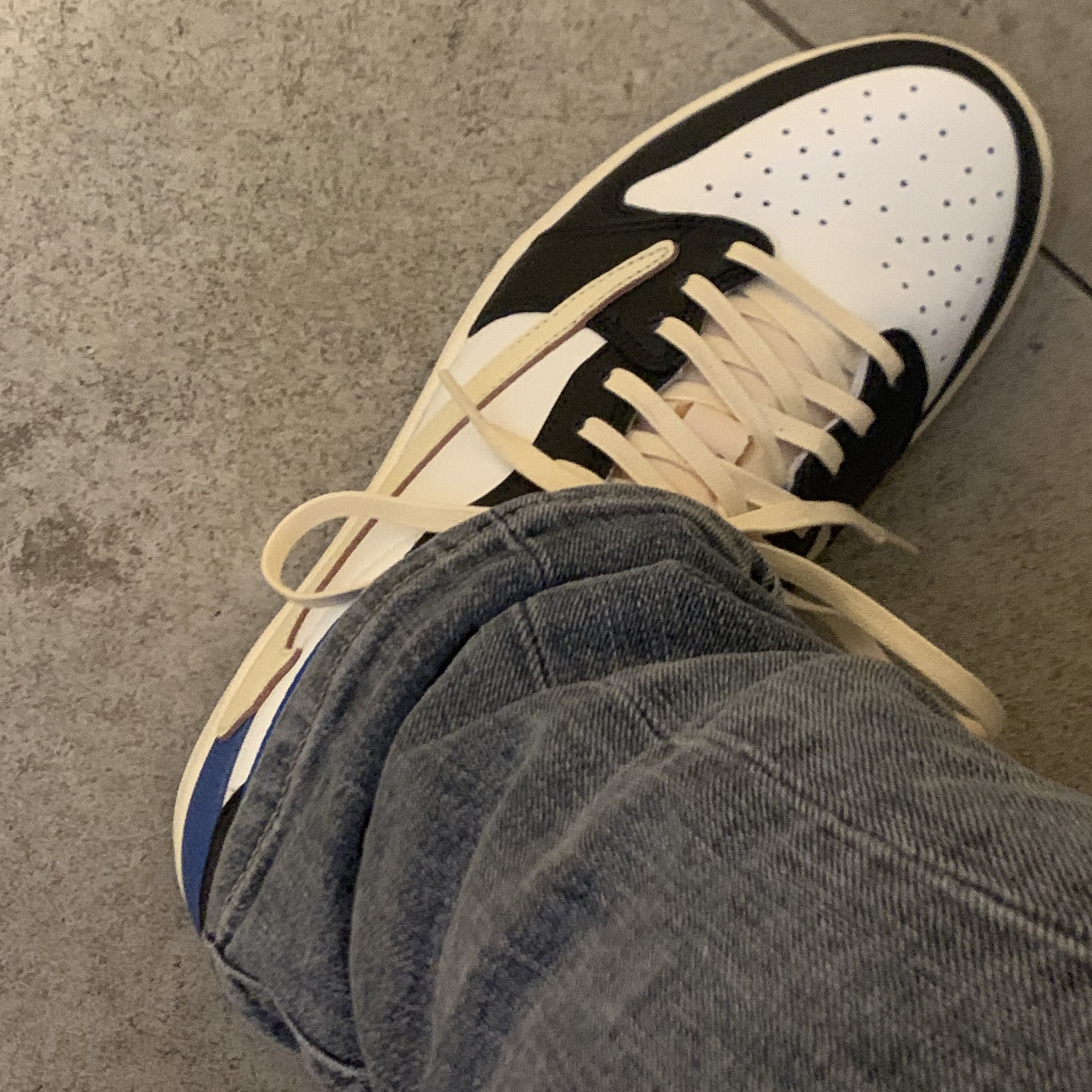 Jordan 1 x Travis Scott x Fragment Retro Low OG SP Military Blue 착용 스타일 - 1