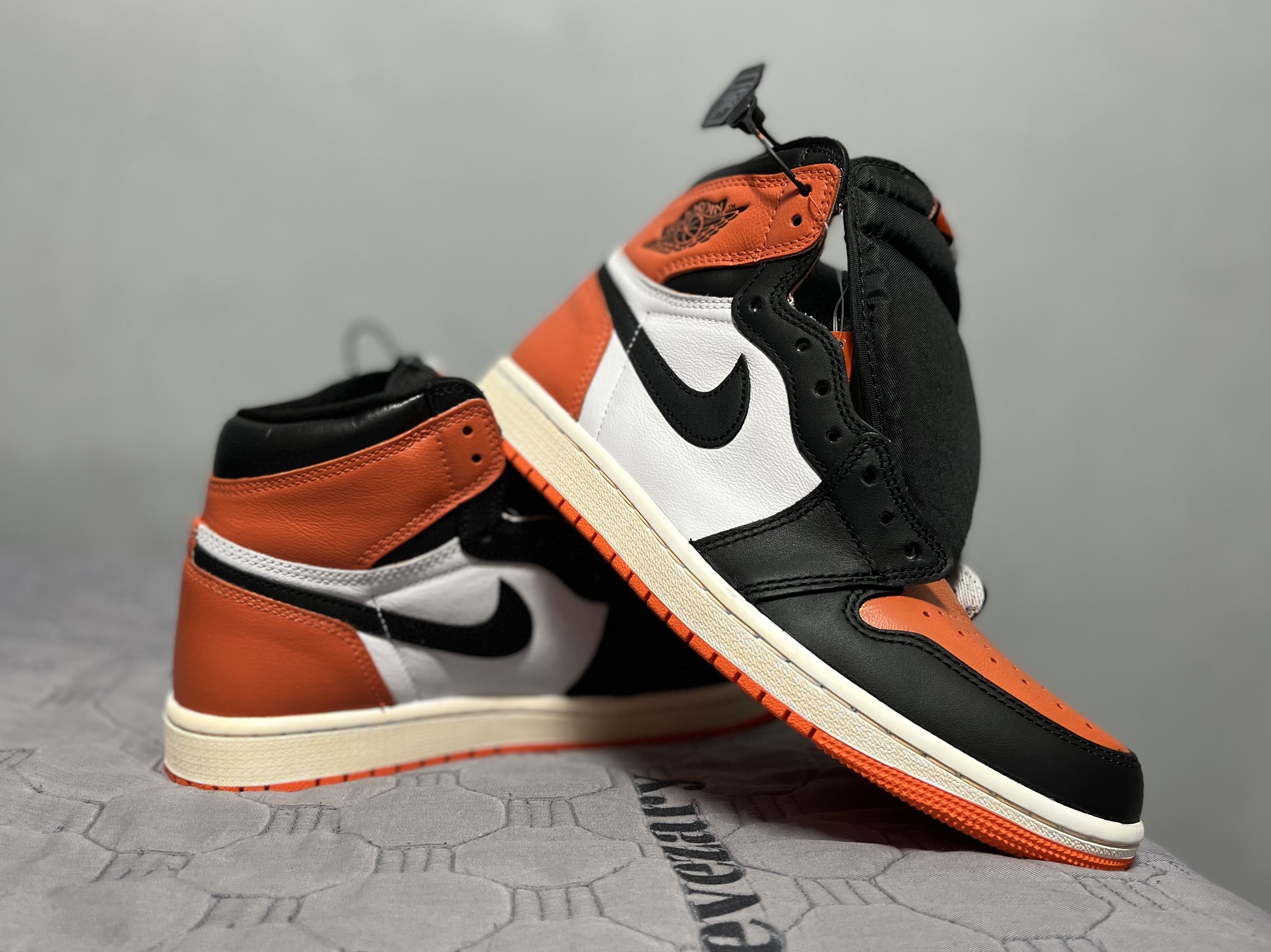 Jordan 1 Retro High OG Electro Orange, (GS) Jordan 1 Retro High OG Electro Orange 착용 스타일 - 2