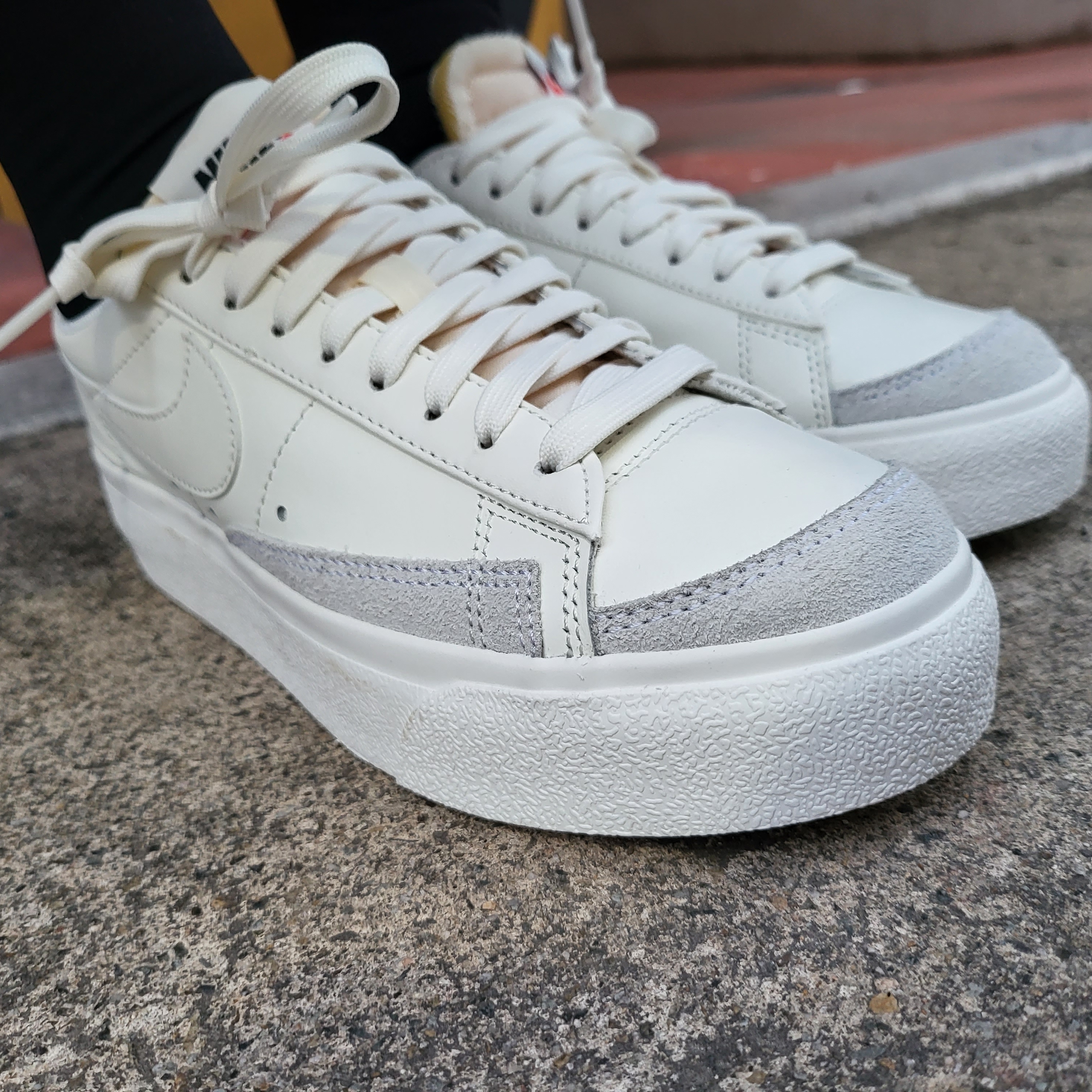 (W) Nike Blazer Low Platform Sail 착용 스타일 - 2