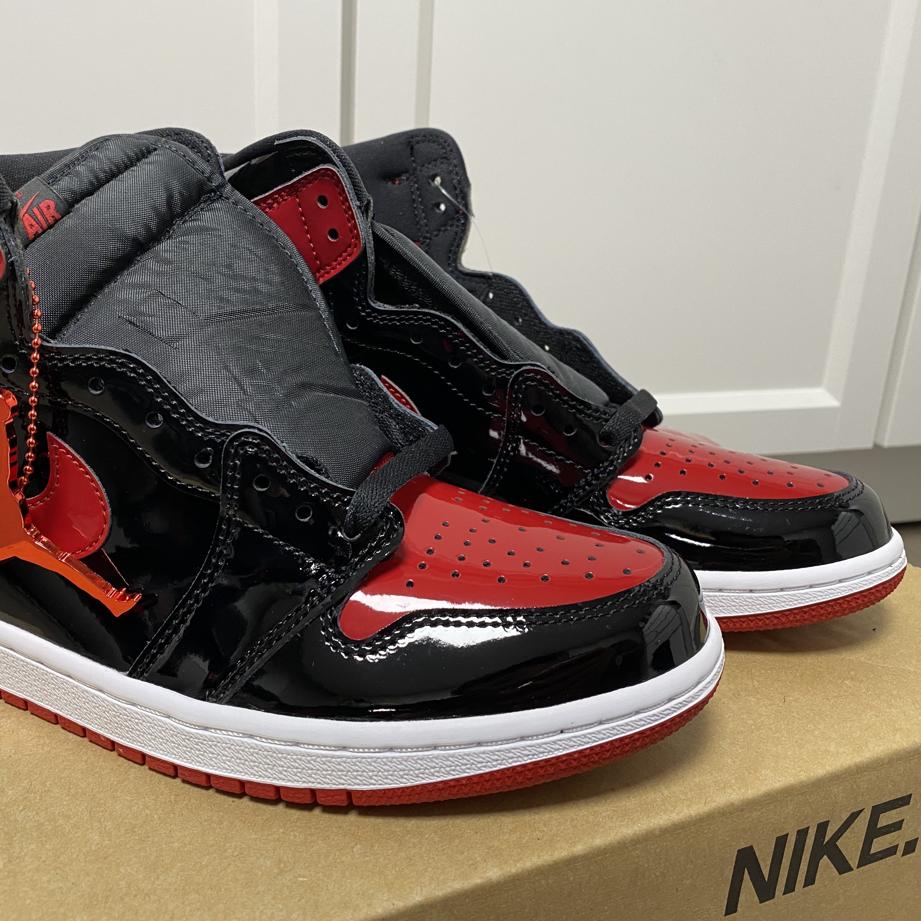 Jordan 1 Retro High OG Patent Bred 착용 스타일 - 2