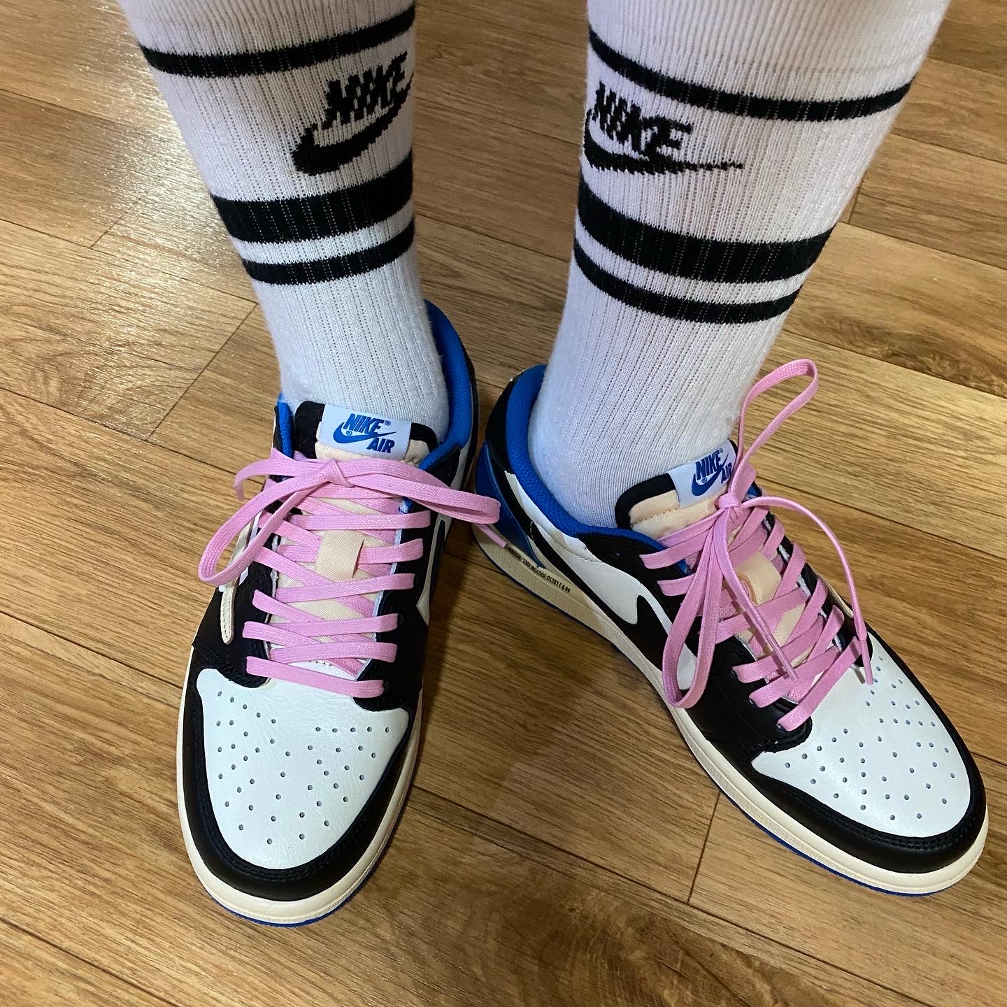 Jordan 1 x Travis Scott x Fragment Retro Low OG SP Military Blue 착용 스타일