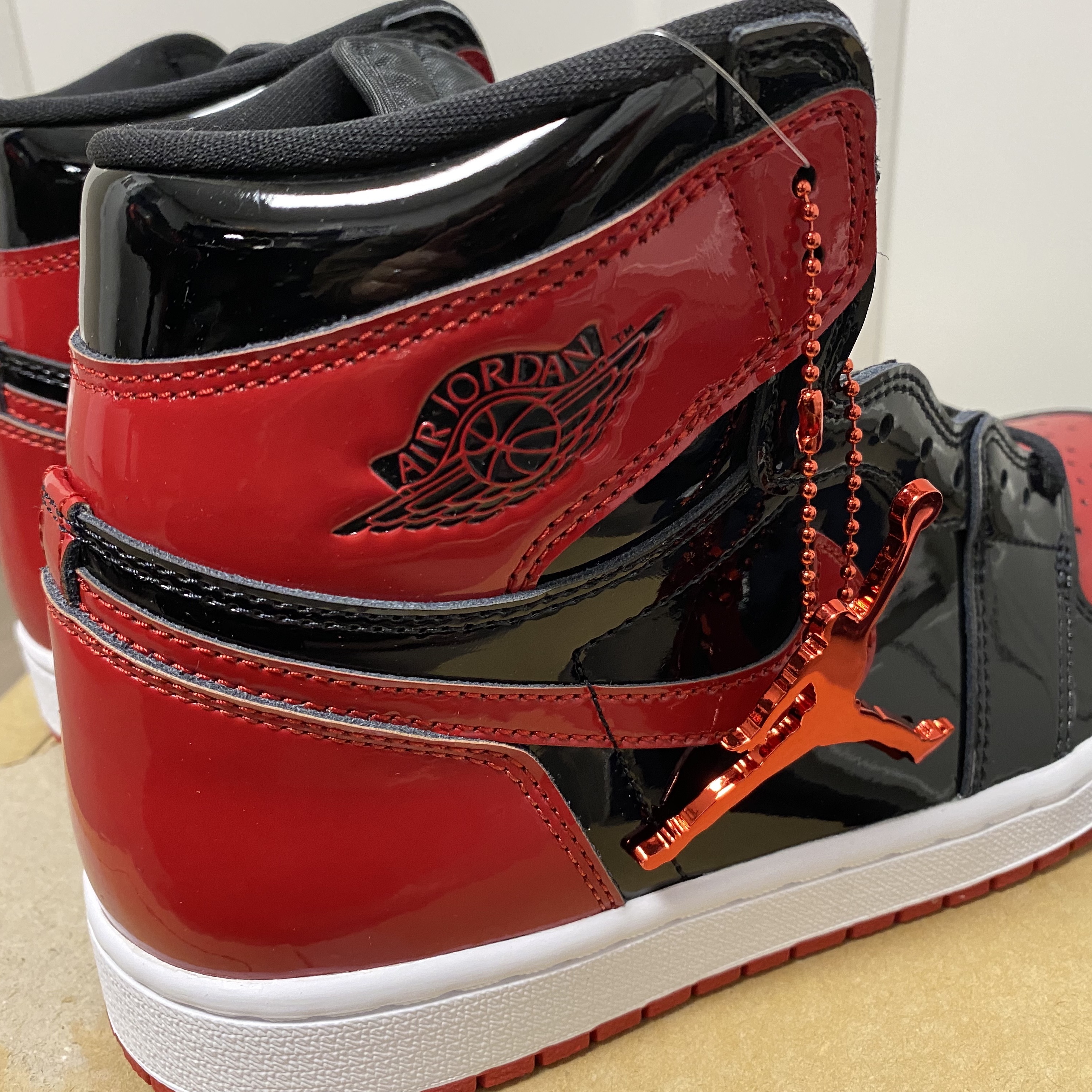 Jordan 1 Retro High OG Patent Bred 착용 스타일 - 4