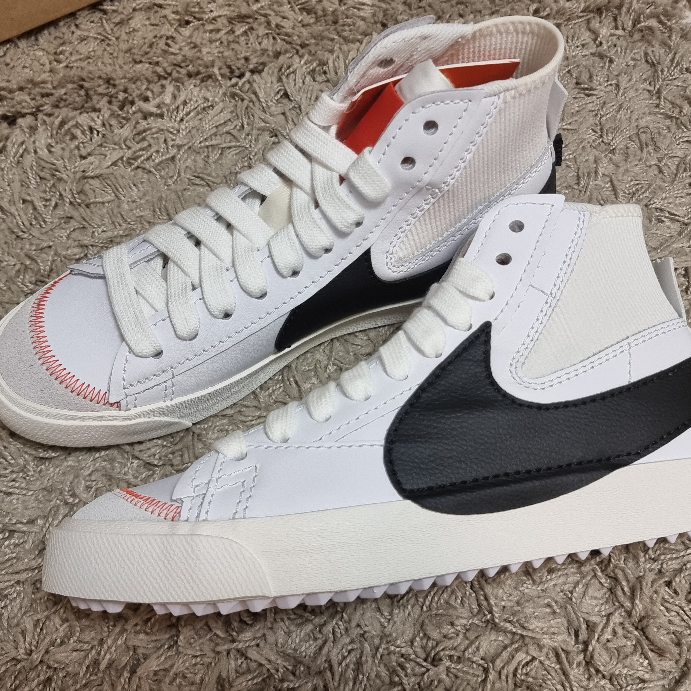Nike Blazer Mid '77 Jumbo White and Black 착용 스타일 - 2