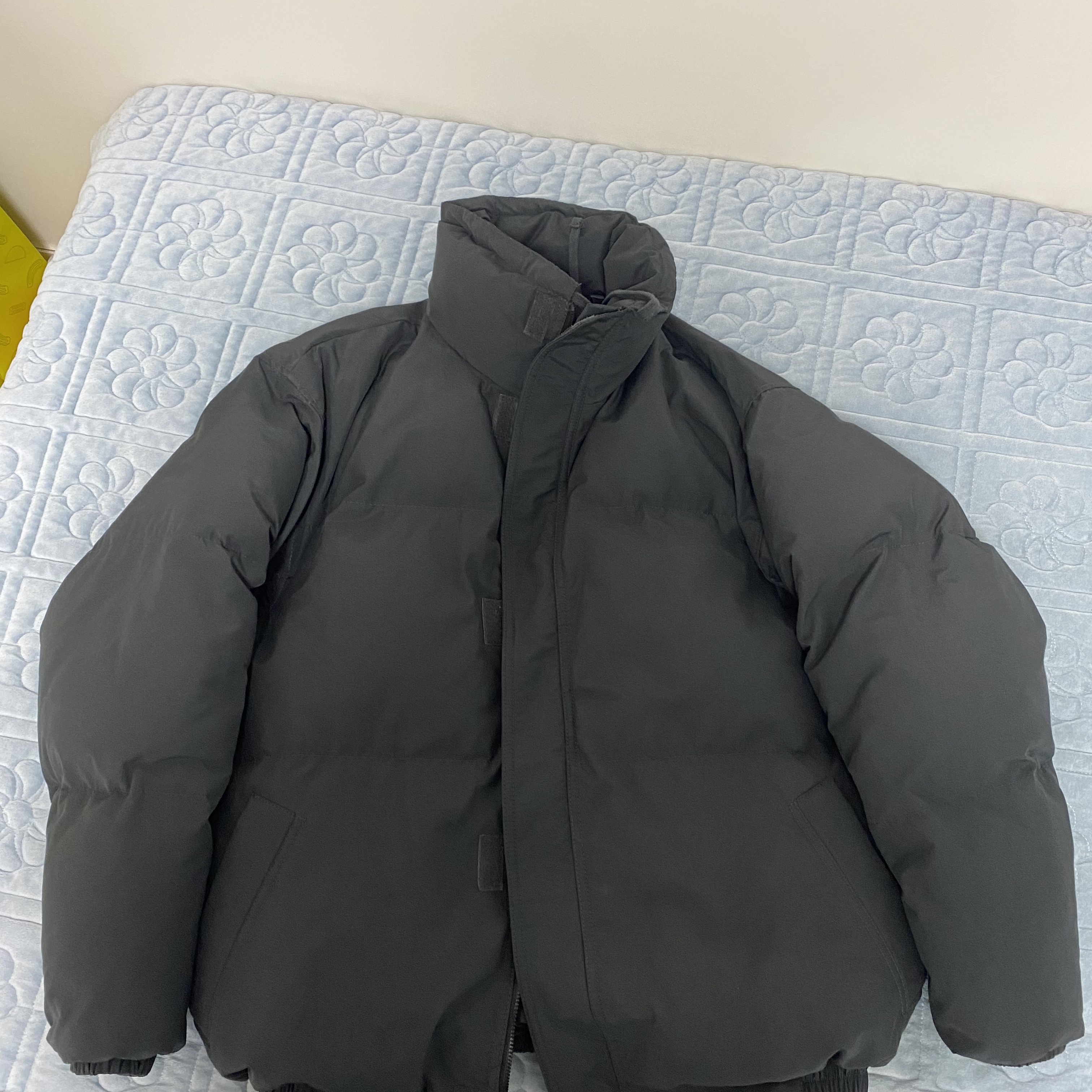 Essentials Puffer Jacket Black - 20FW 착용 스타일 - 1