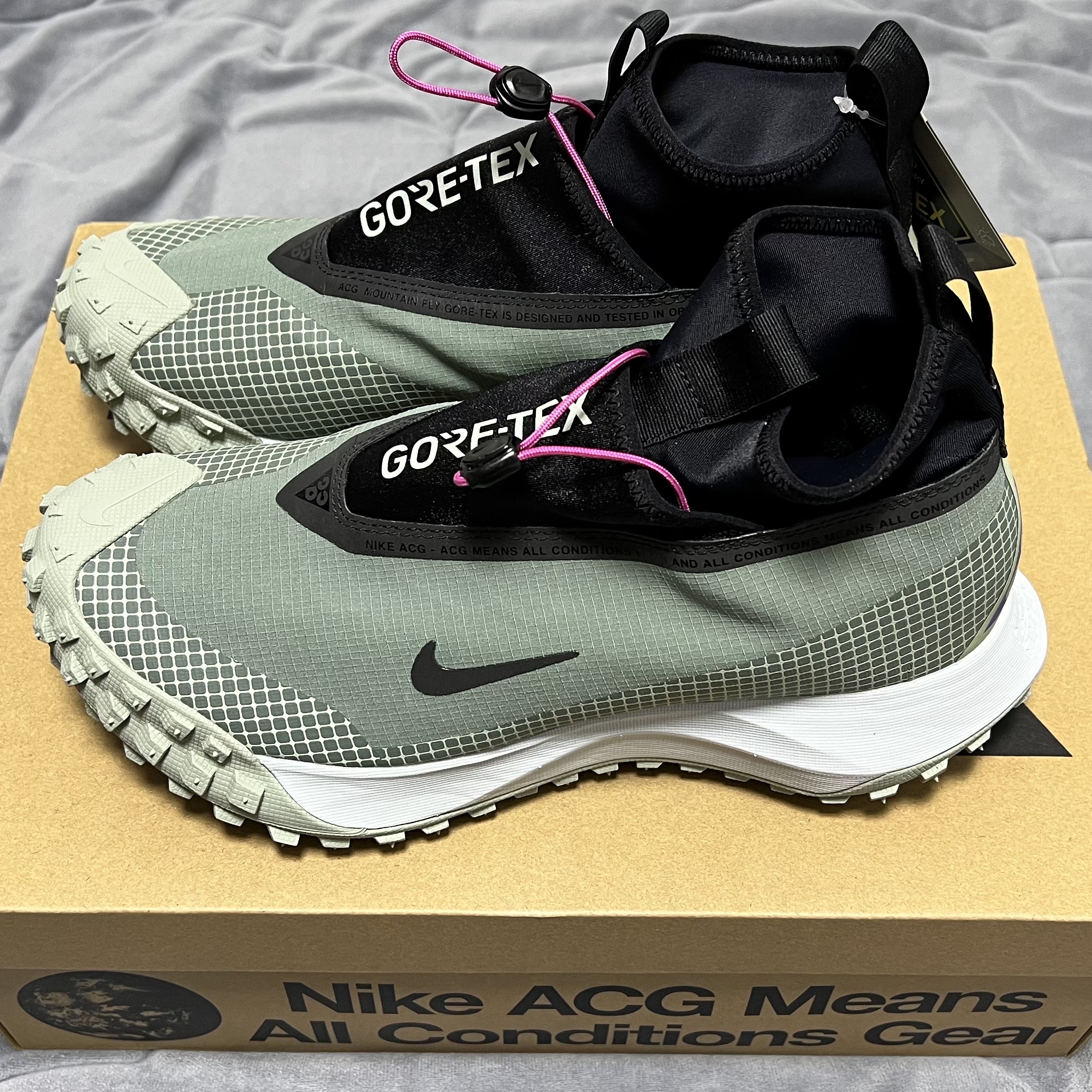 Nike ACG Mountain Fly Gore-Tex Clay Green 착용 스타일