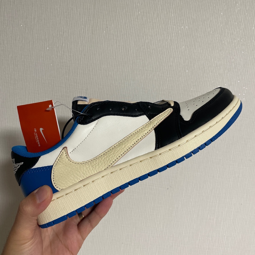 Jordan 1 x Travis Scott x Fragment Retro Low OG SP Military Blue 착용 스타일
