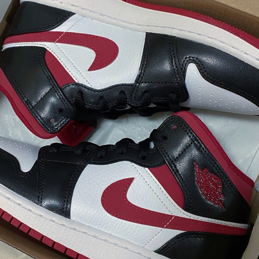 (GS) Jordan 1 Mid Gym Red Black White 착용 스타일
