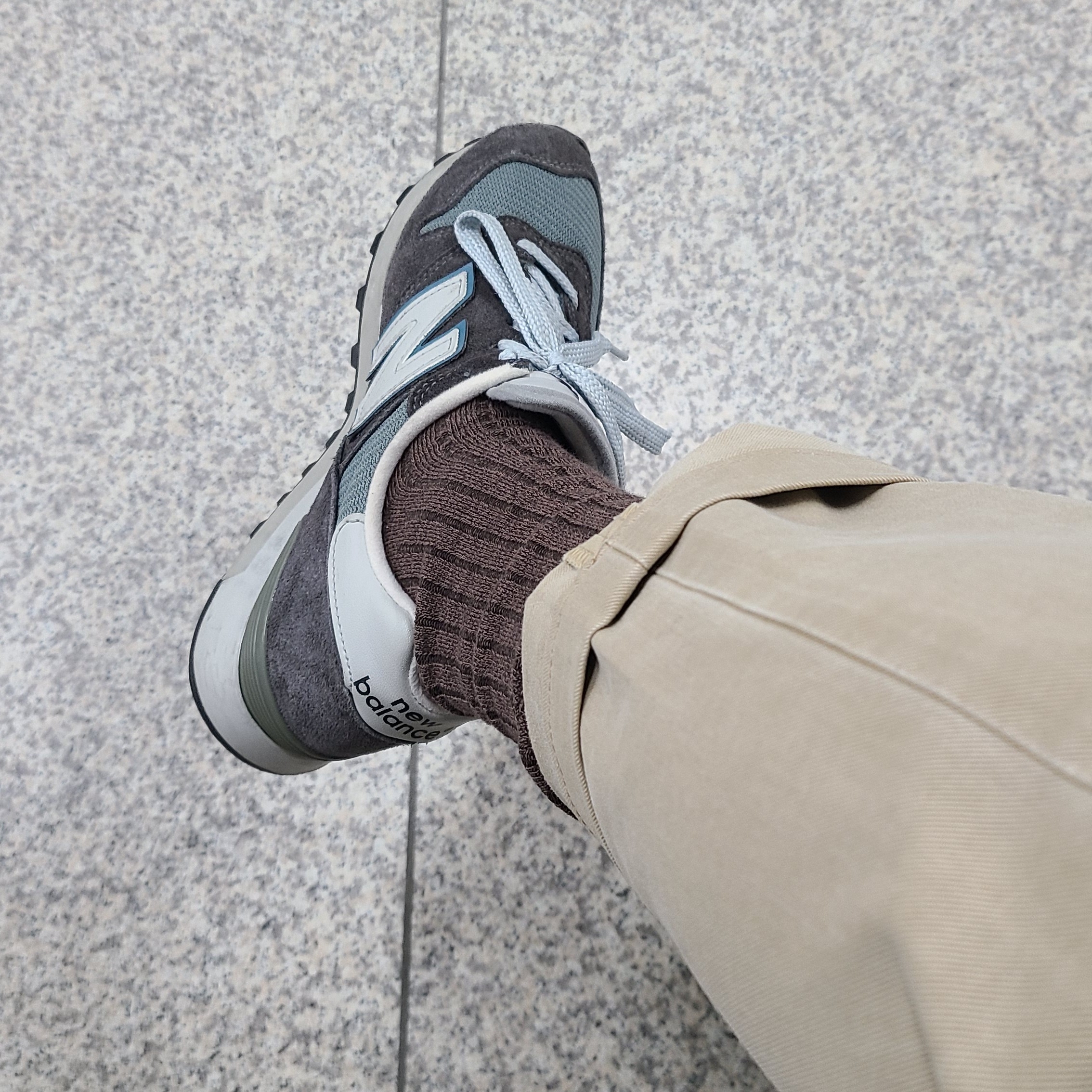 New Balance 1300 Made in USA Steel Blue - D Standard 착용 스타일 - 1