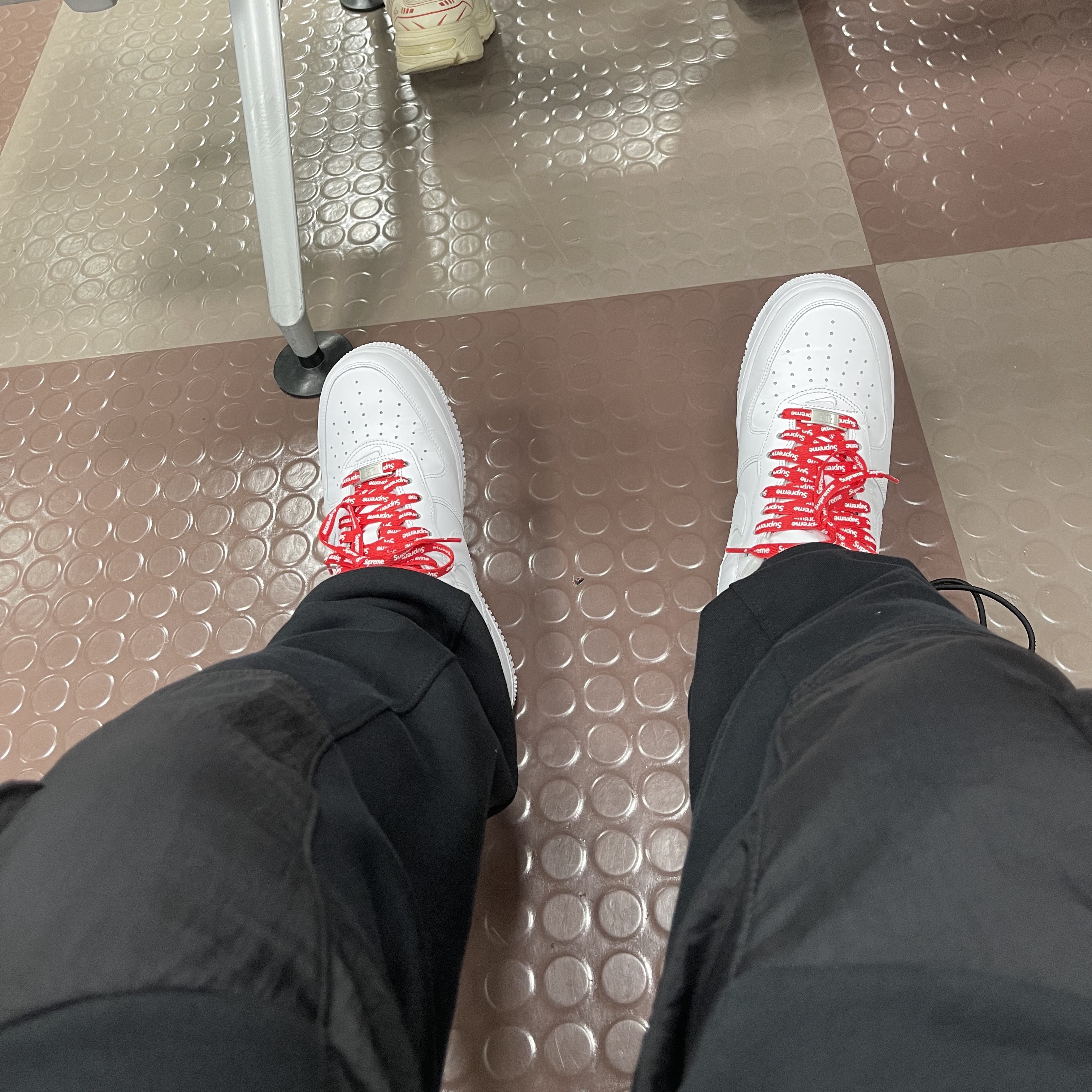 Nike x Supreme Air Force 1 Low White 착용 스타일