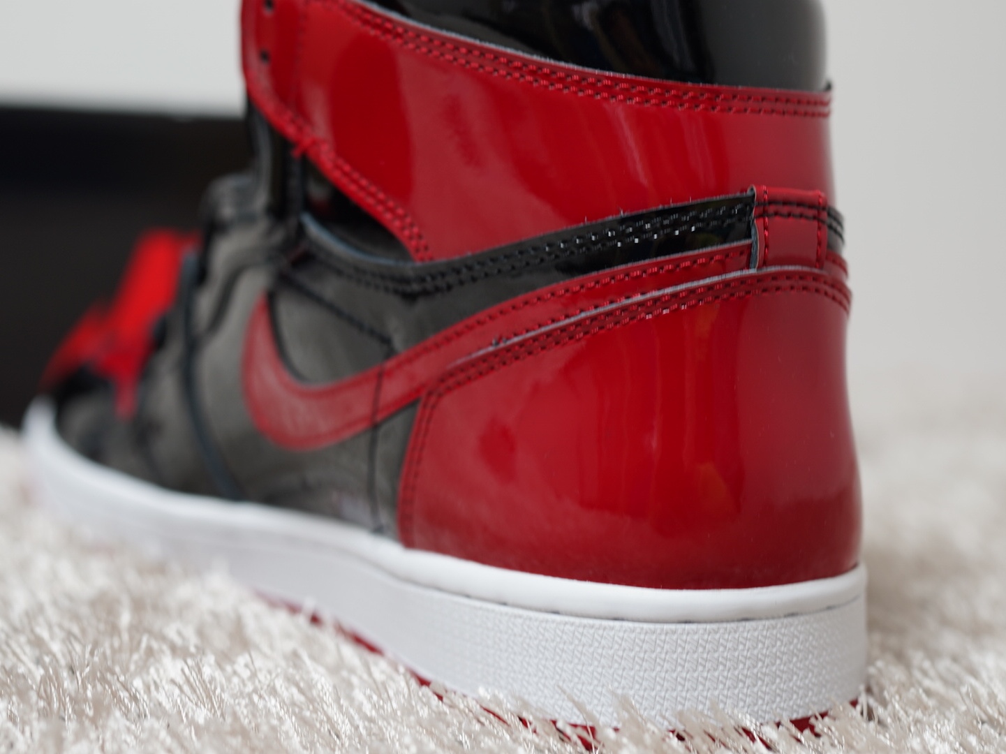 Jordan 1 Retro High OG Patent Bred 착용 스타일 - 4