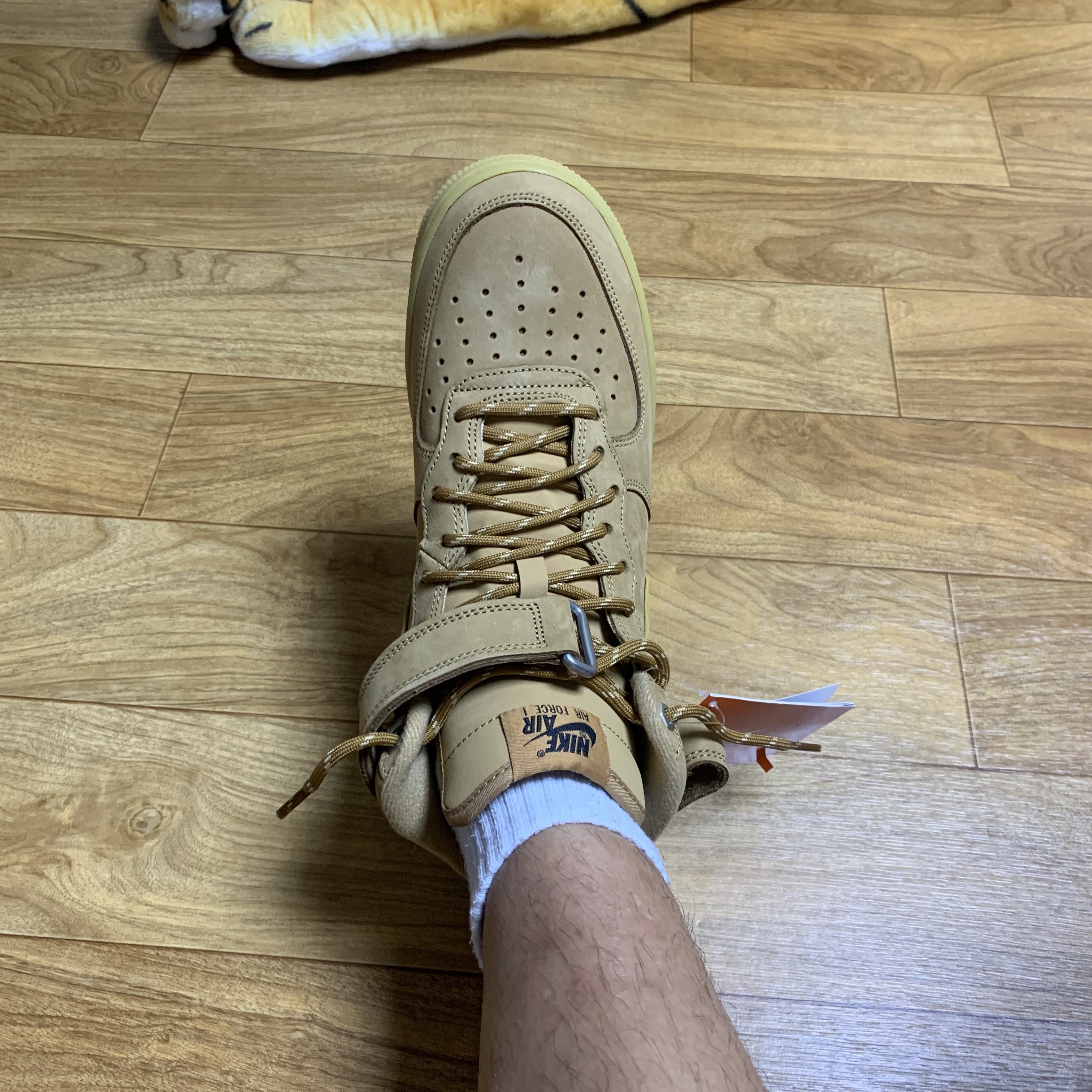Nike Air Force 1 Mid '07 WB Flax 착용 스타일 - 1