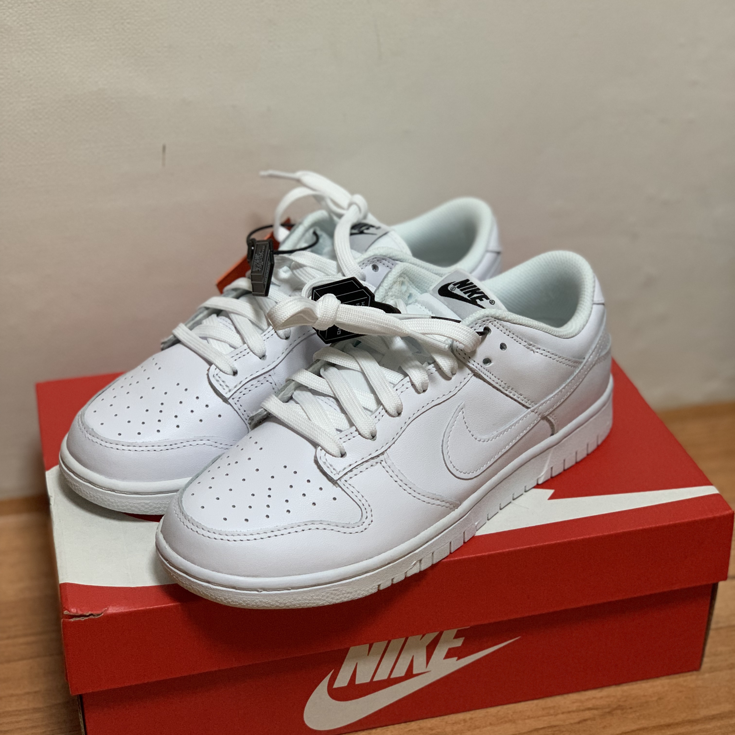(W) Nike Dunk Low Triple White 착용 스타일