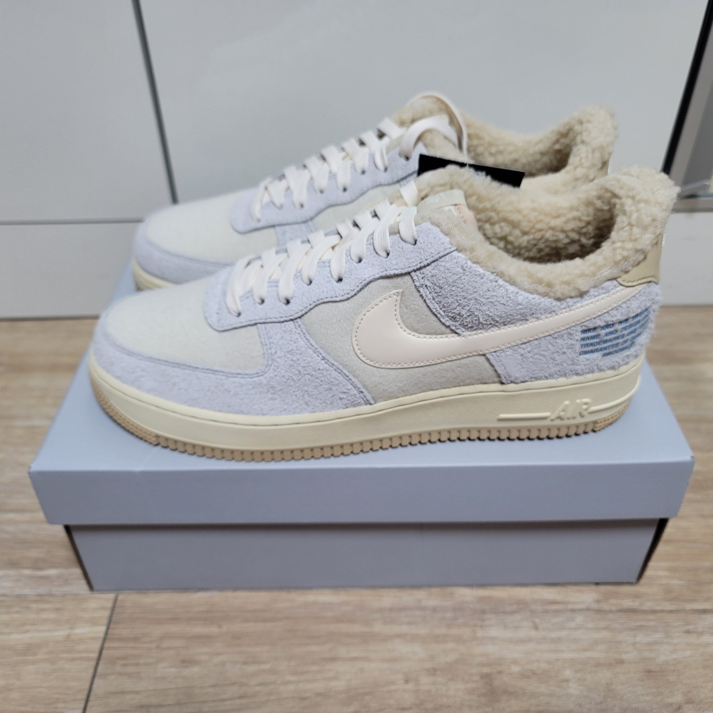 (W) Nike Air Force 1 '07 LV8 Photon Dust Cashmere 착용 스타일 - 1