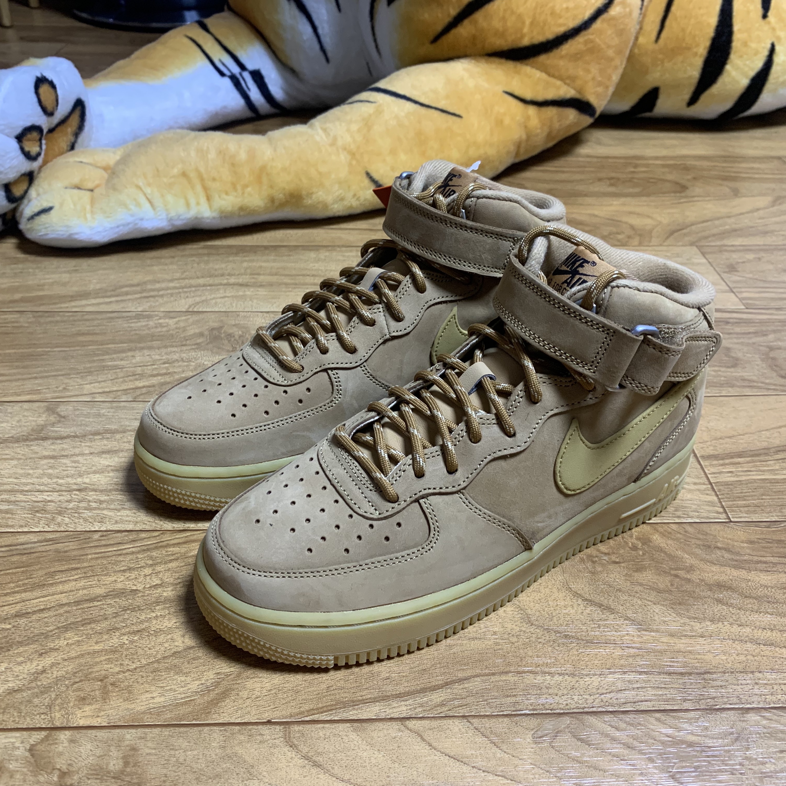 Nike Air Force 1 Mid '07 WB Flax 착용 스타일 - 2